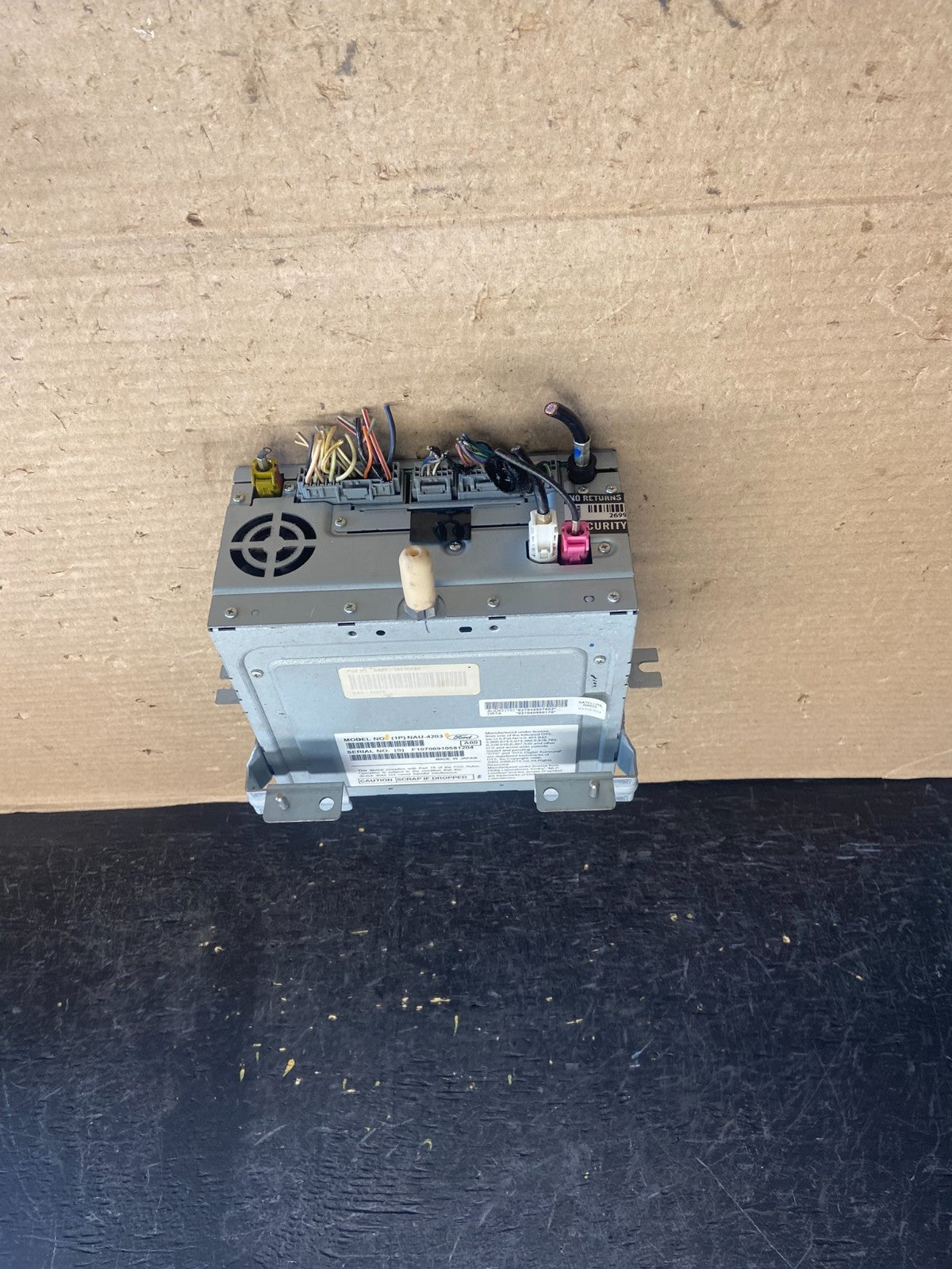 2009 - 2010 Ford Flex Dash AM/FM Radio CD Player AH5292 DG3