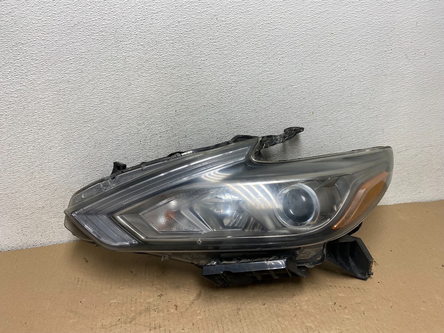 2016 - 2018 Nissan Altima Left Driver LH Halogen Headlight TYC AF3212 DW0