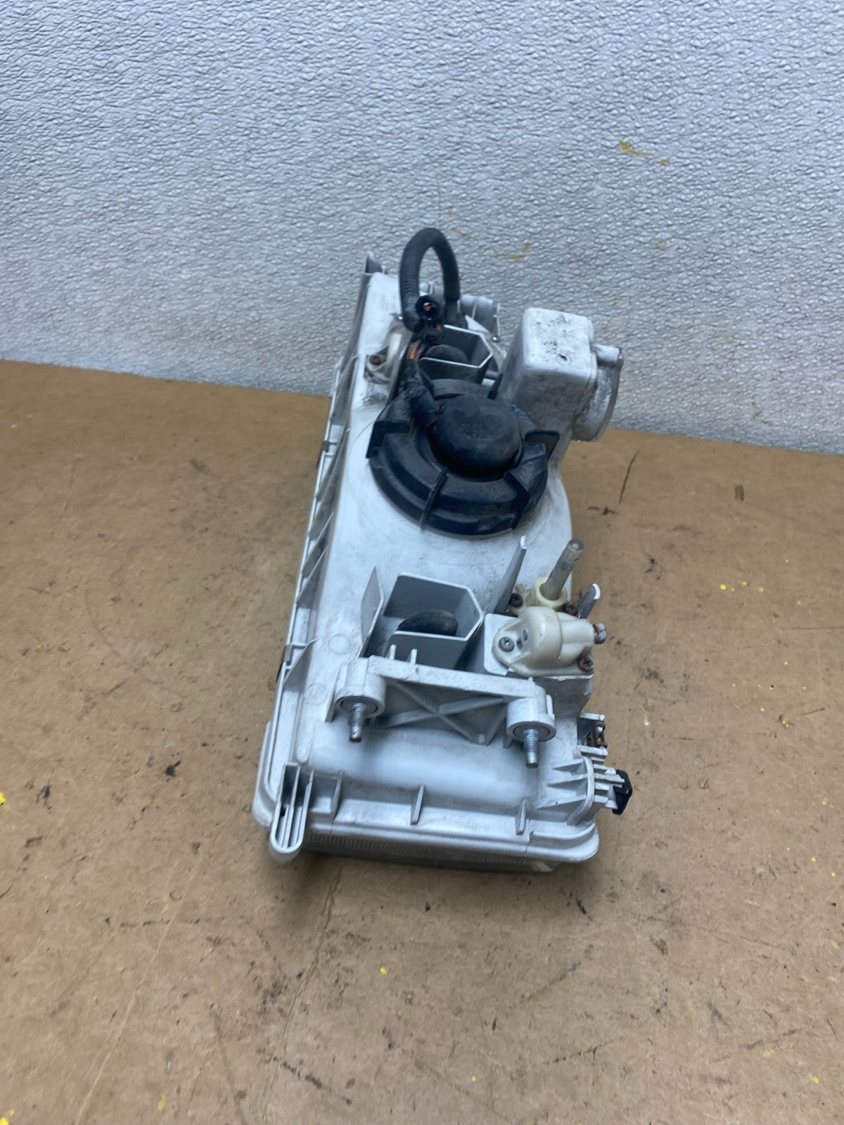 1994-1996 Infiniti Q45 Right Passenger Side Front Halogen Headlight X7269 DG5