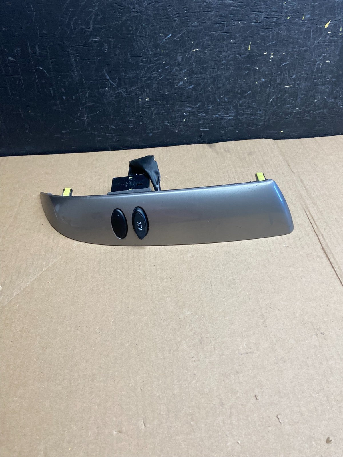 2004 to 2010 Toyota Sienna Right Side Radio Switches Bezel Trim AE4357 DG3