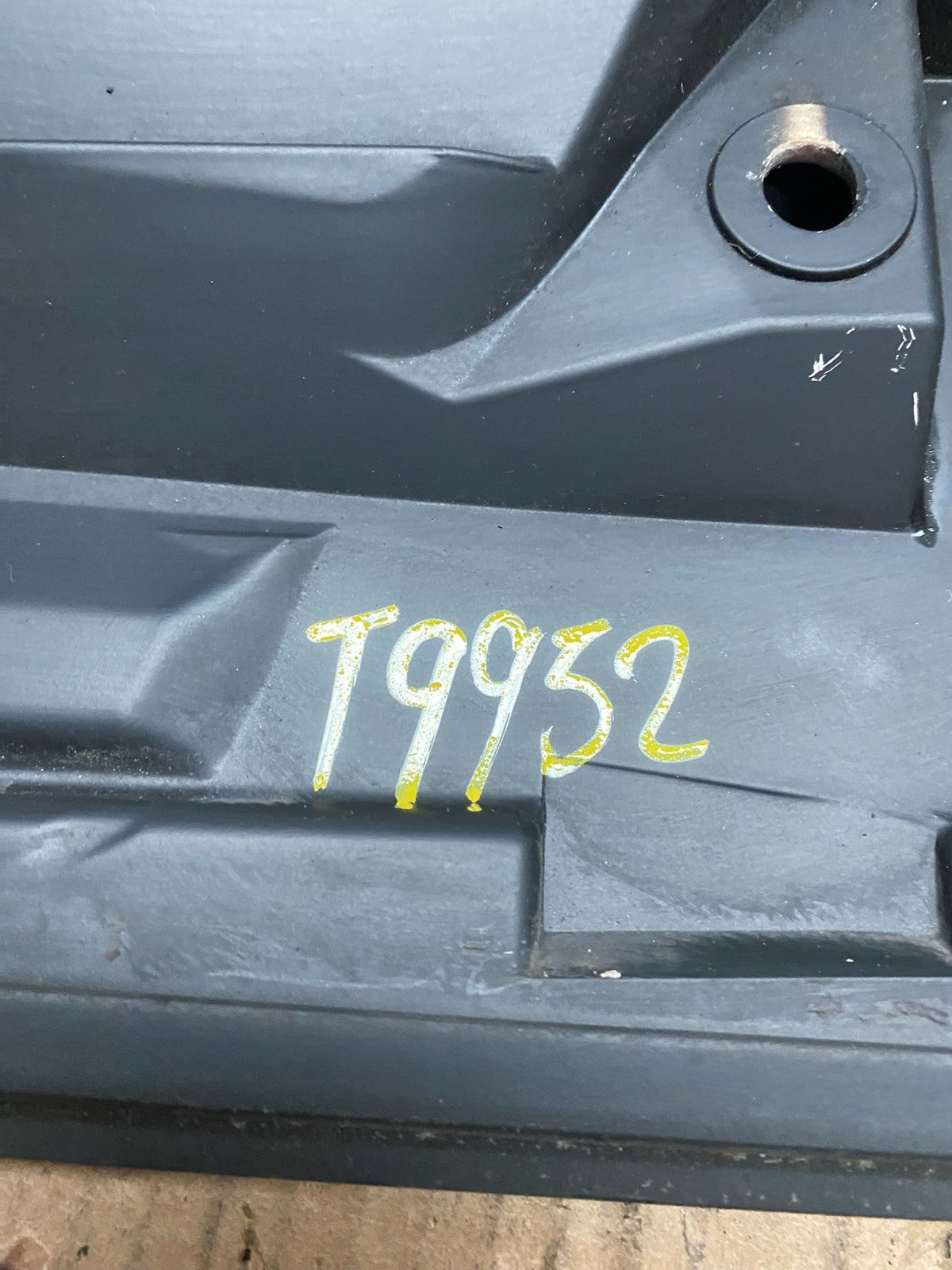 2000 to 2006 BMW X5 Trunk Hatch Spoiler T9952 DG11