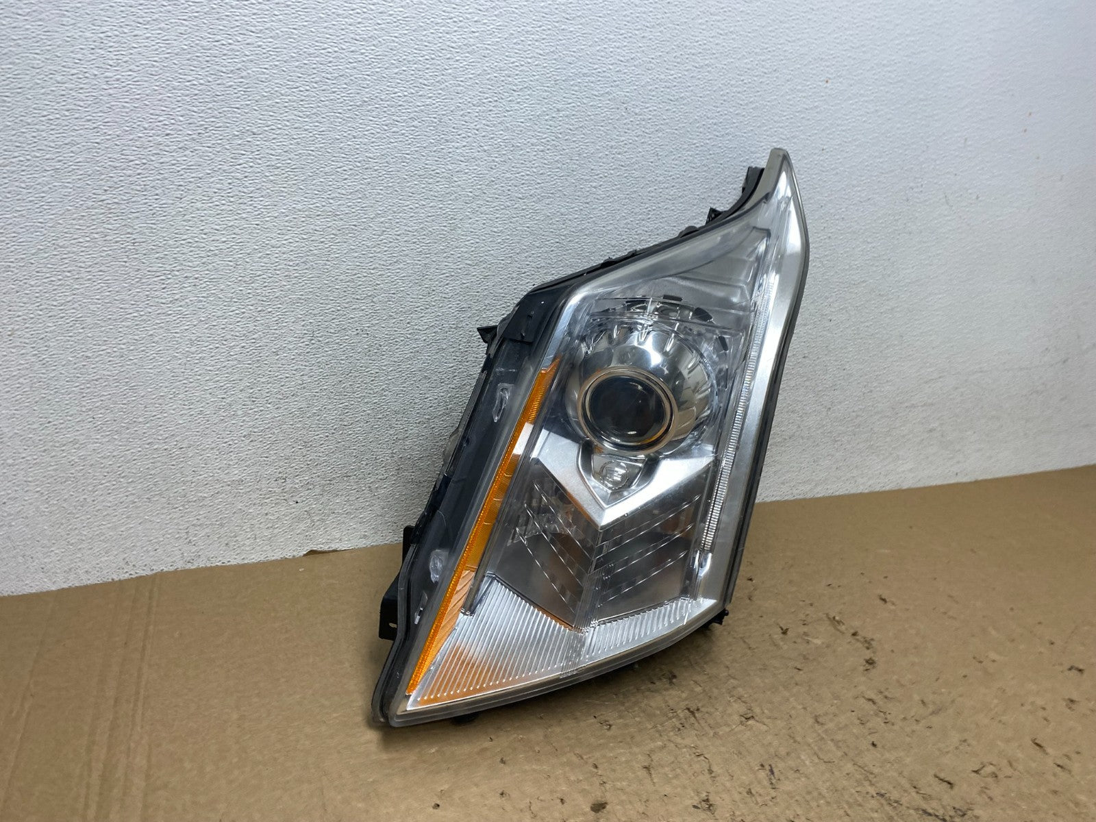 Xenon 2010 to 2016 Cadillac SRX Left Driver LH Side Headlight AF8388 DW2