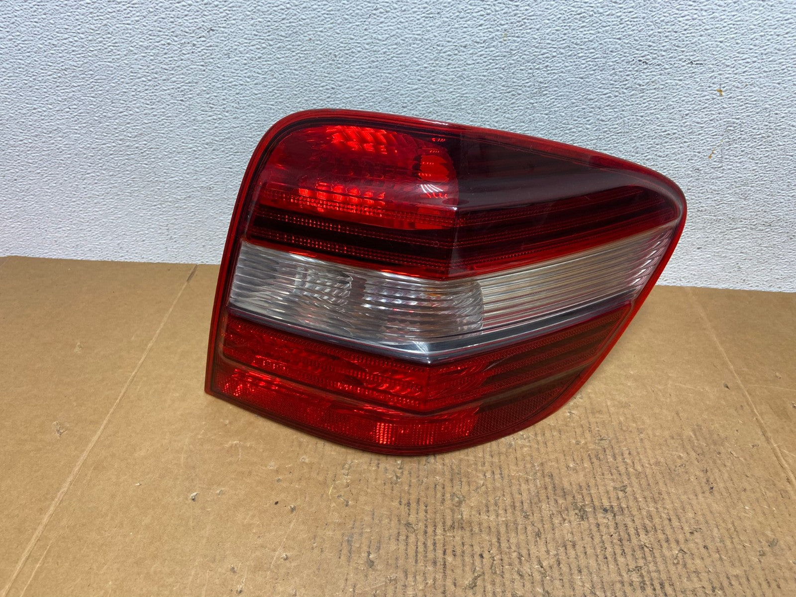 2009 to 2011 Mercedes ML350 ML-Class Right Passenger RH Tail Light AE0631 LK0