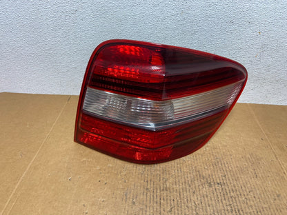 2009 to 2011 Mercedes ML350 ML-Class Right Passenger RH Tail Light AE0631 LK0
