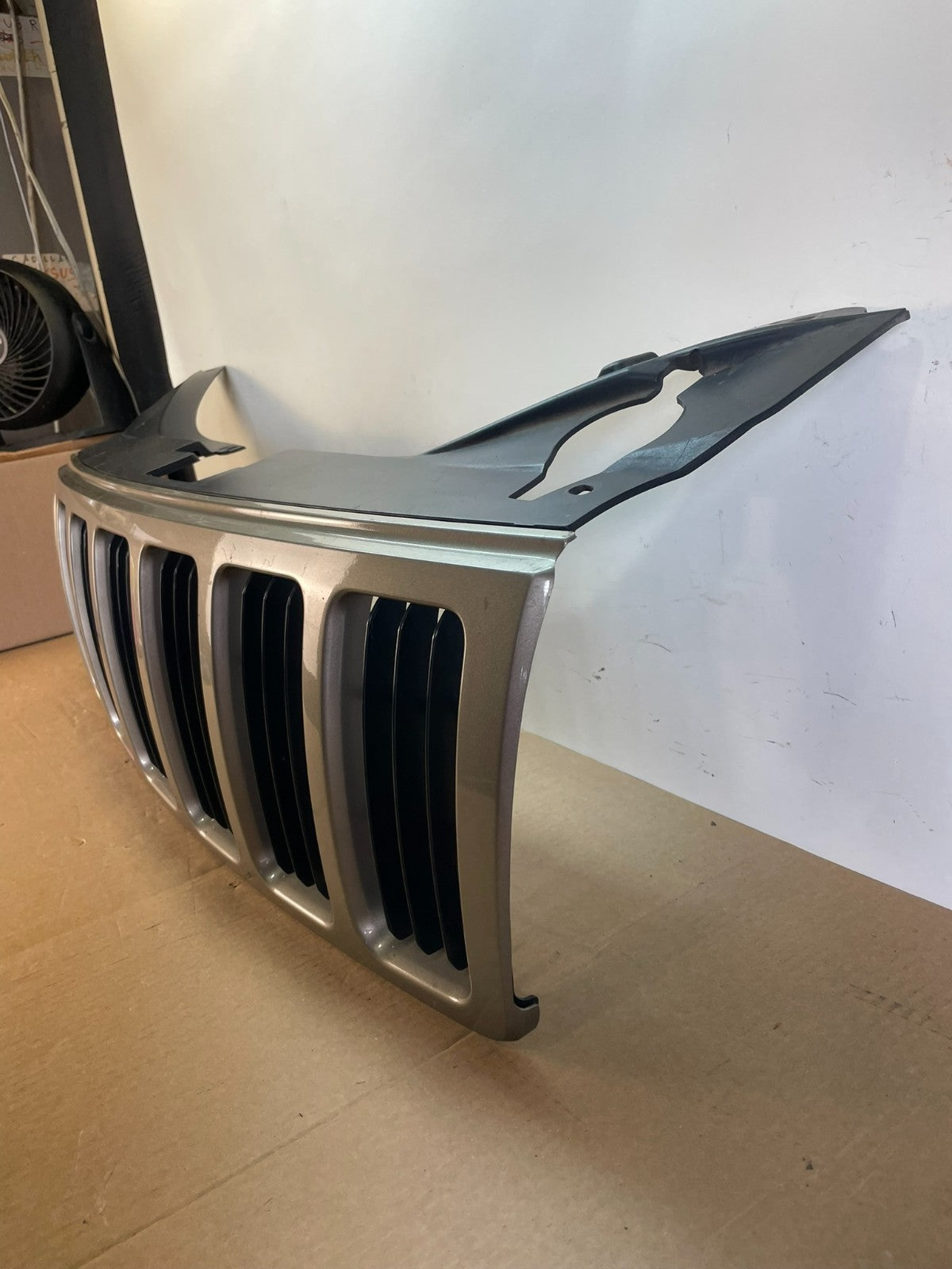 2005 2006 2007 Jeep Grand Cherokee Front Upper Grill Grille ah0055 DG1