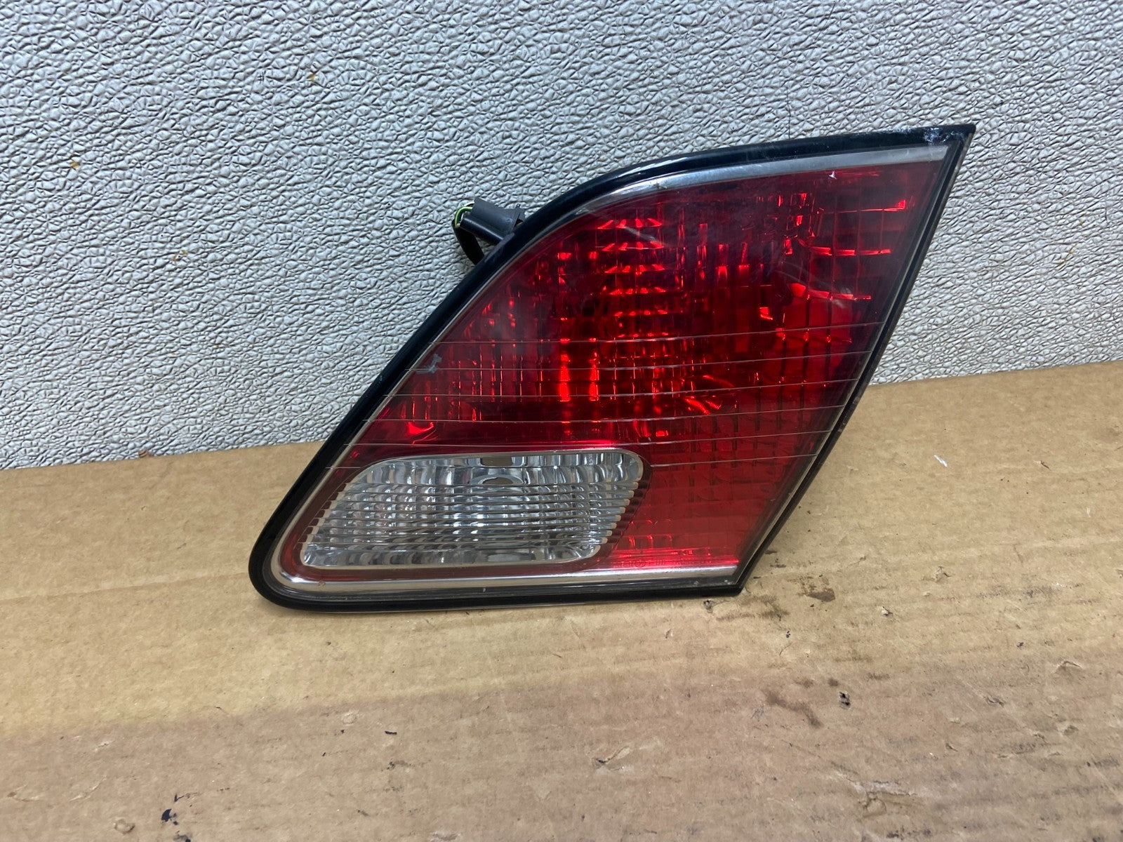 2002 2003 2004 Lexus Es300 Es330 Right Passenger Inner Tail Light Oem AB5210 LK0