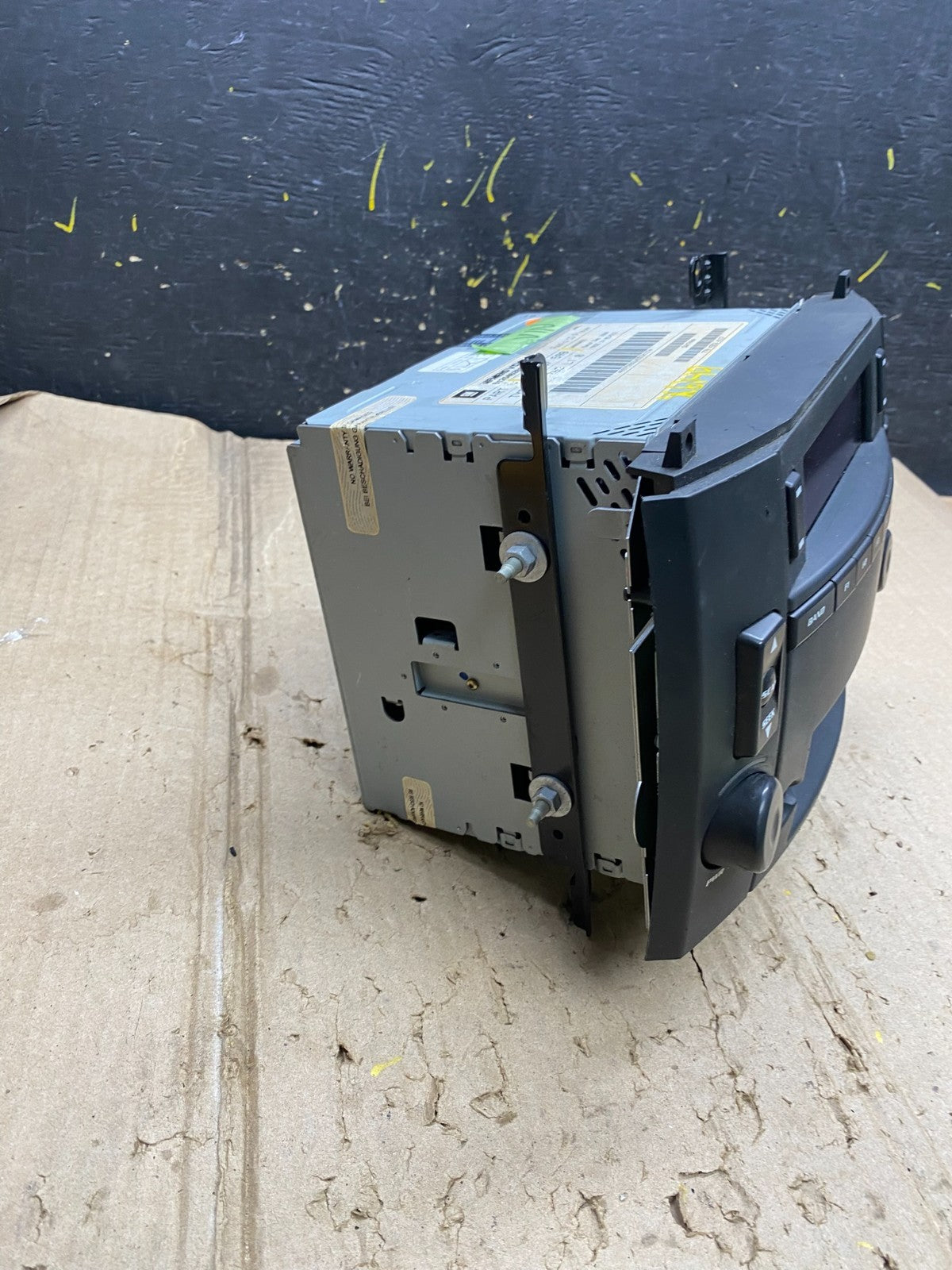 2005 to 2007 Cadillac Escalade Radio CD AM/FM DVD 6 Disc OEM X6150 DG3