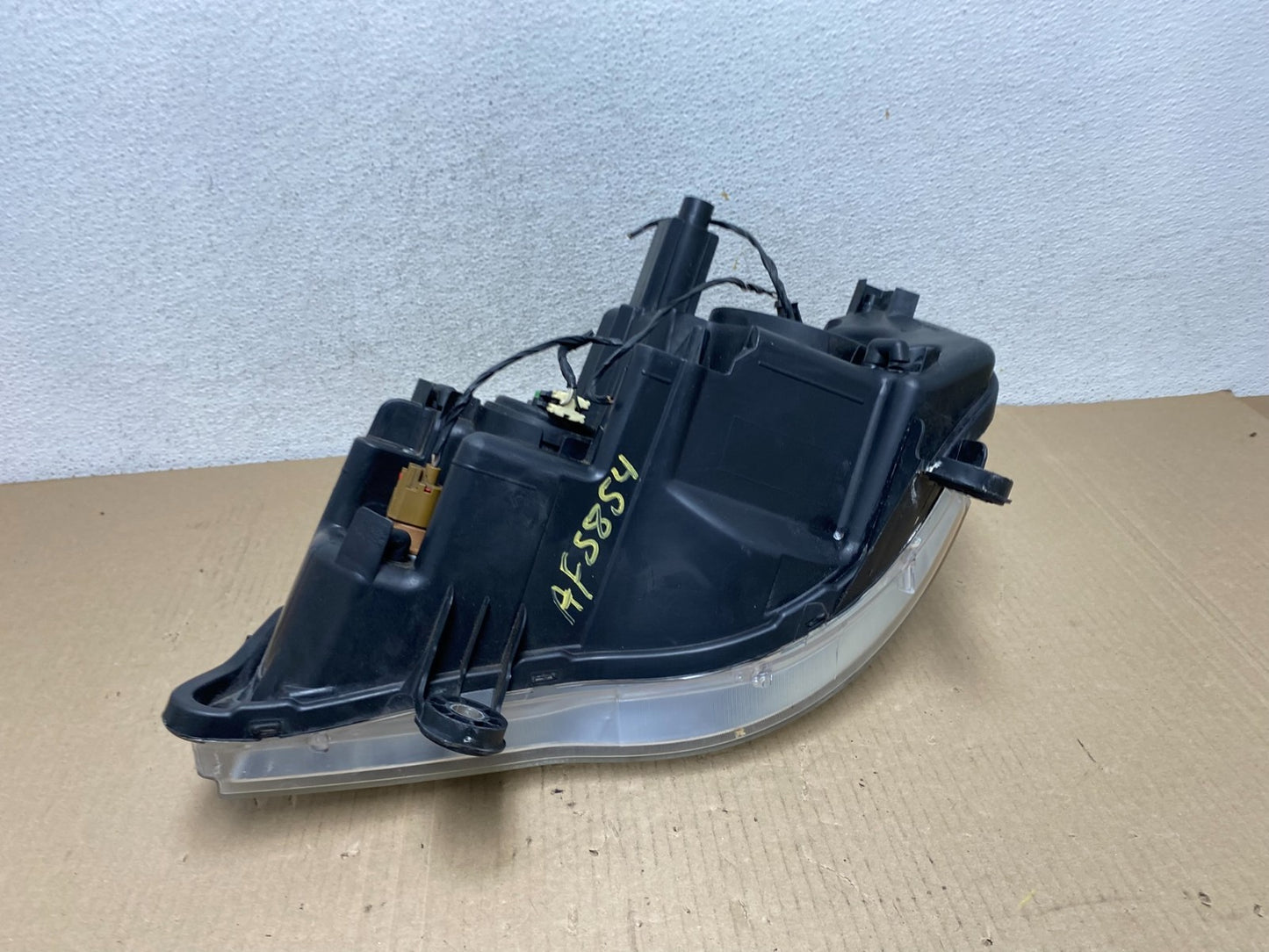 2011 to 2016 Chrysler Town and Country Right Passenger Headlight AF5854 DW8