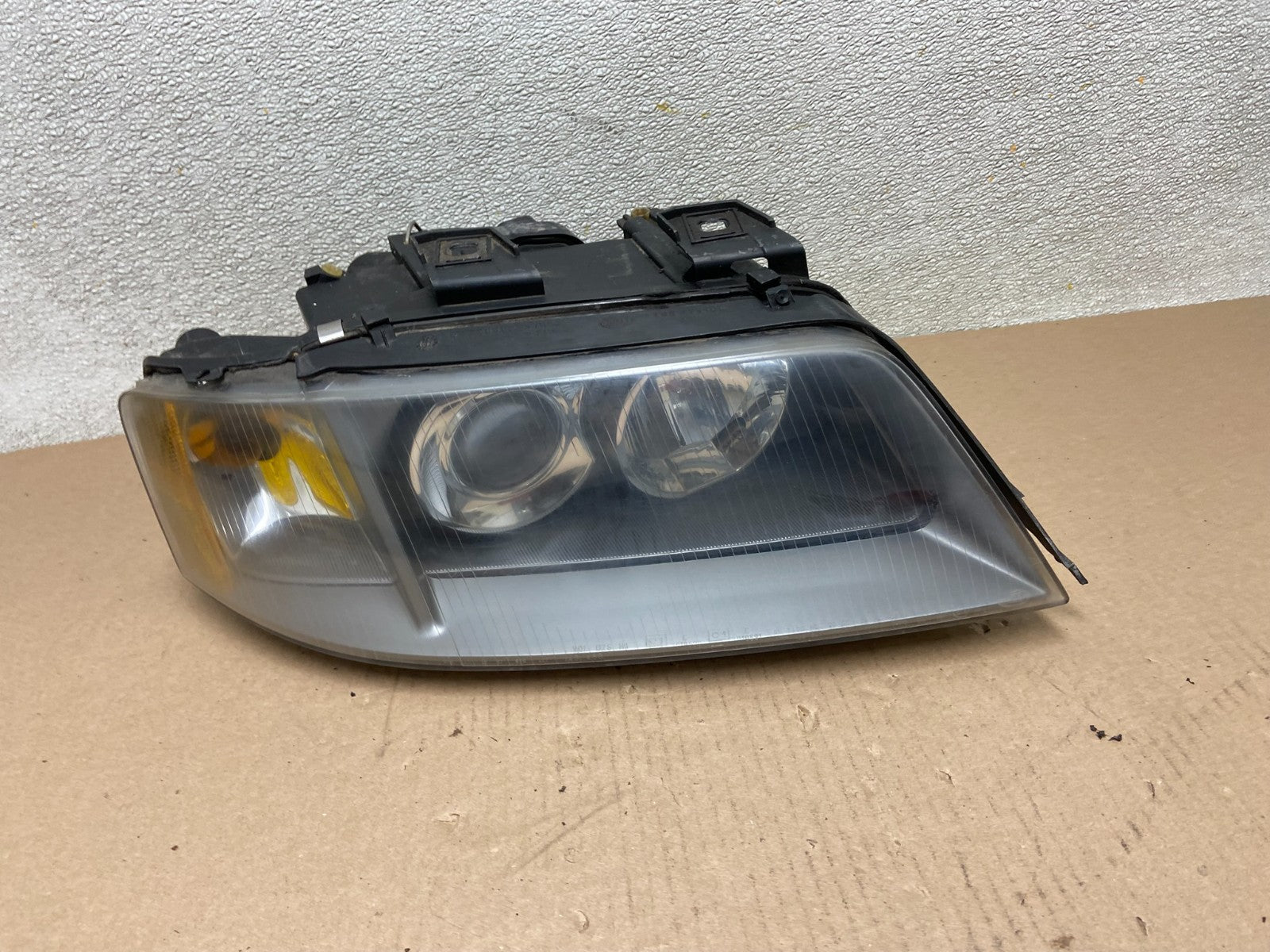 2002 to 2004 Audi A6 Right Passenger RH Side Xenon Headlight OEM AB5020 DW0