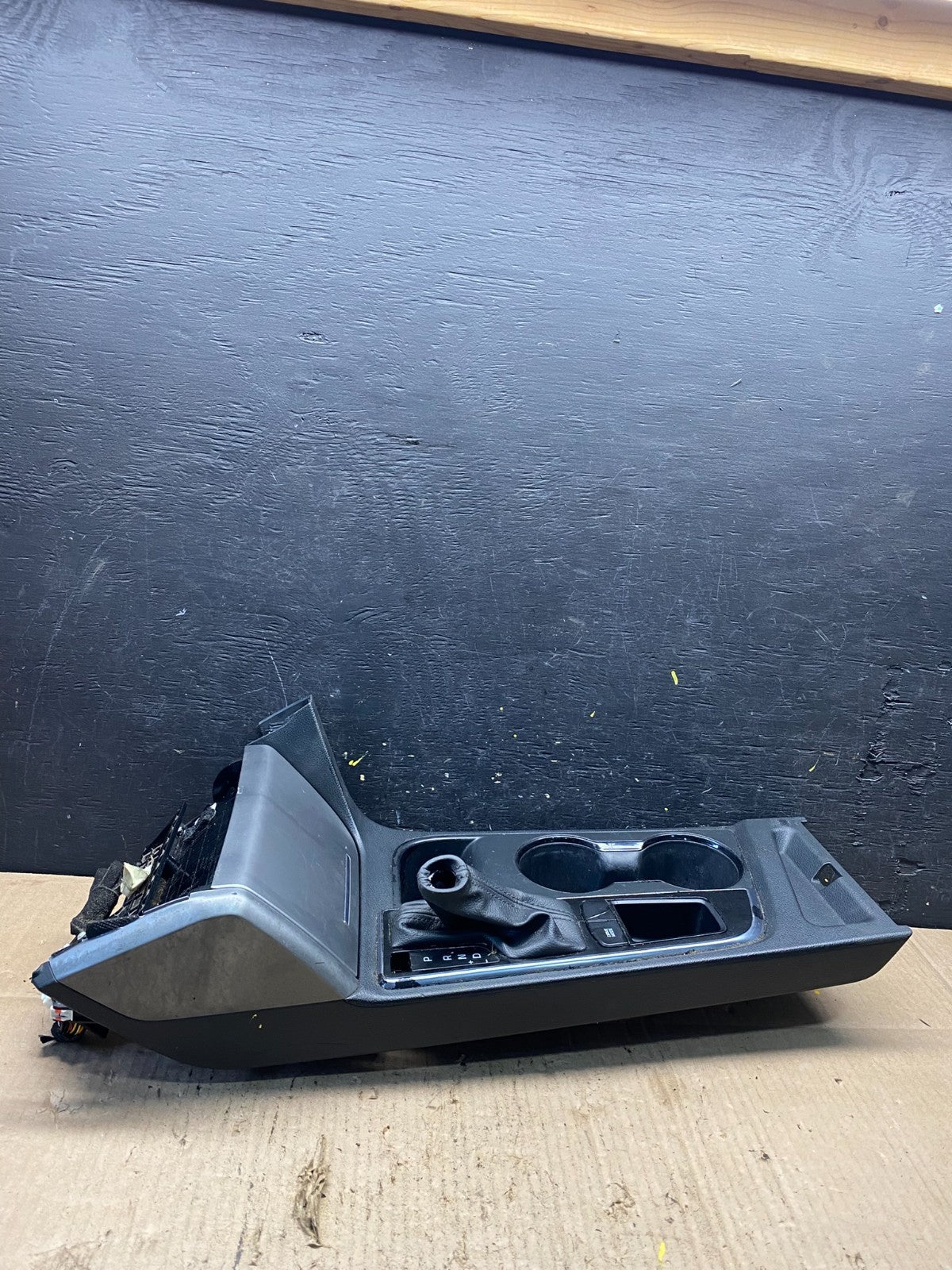 2018 2019 Hyundai Sonata CenterConsole Shifter Cup Holder Bezel Oem P3576 DG4