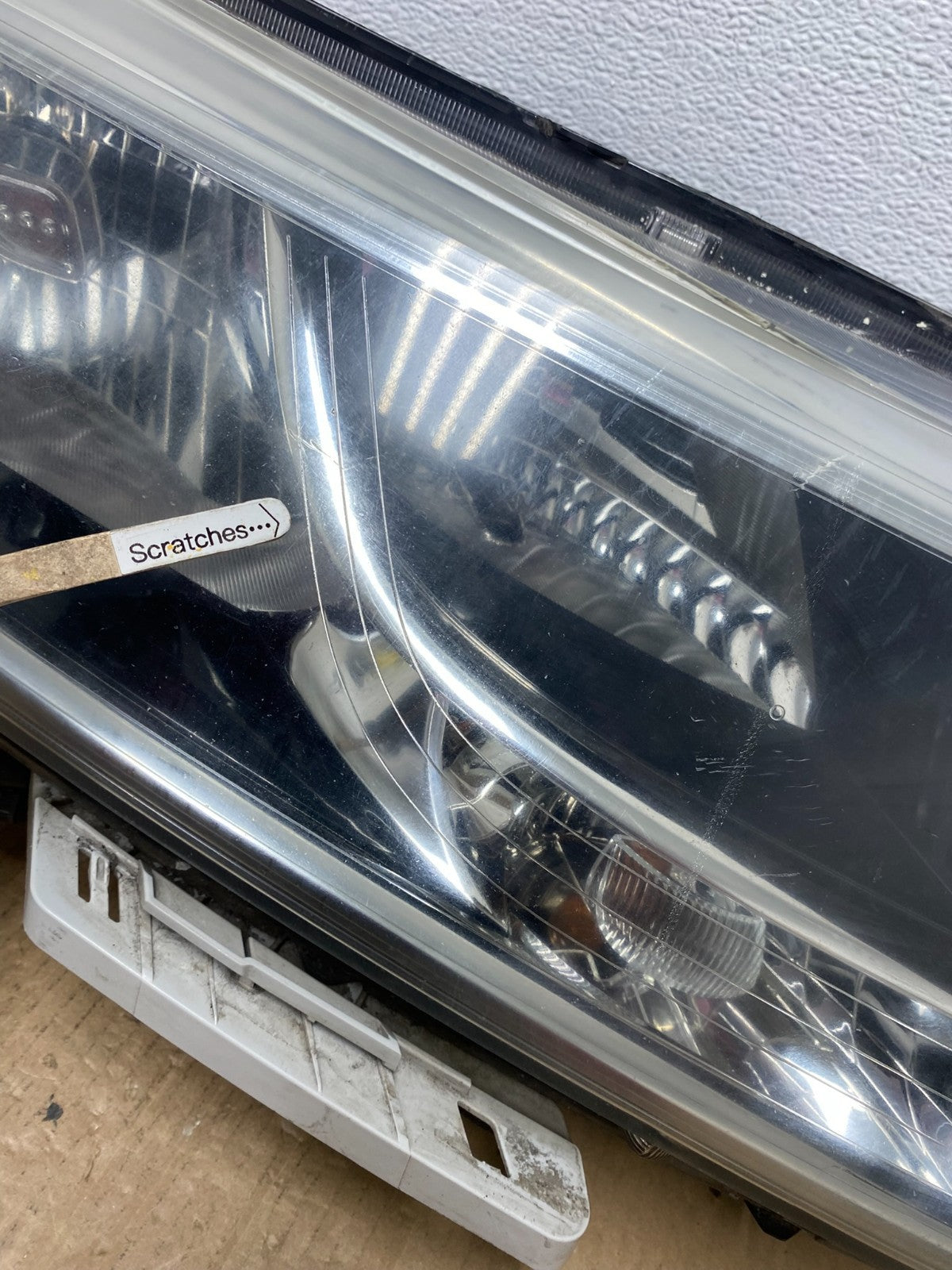2013 to 2016 Nissan Pathfinder Right Passenger RH Side Headlight OEM AB8183 DW3