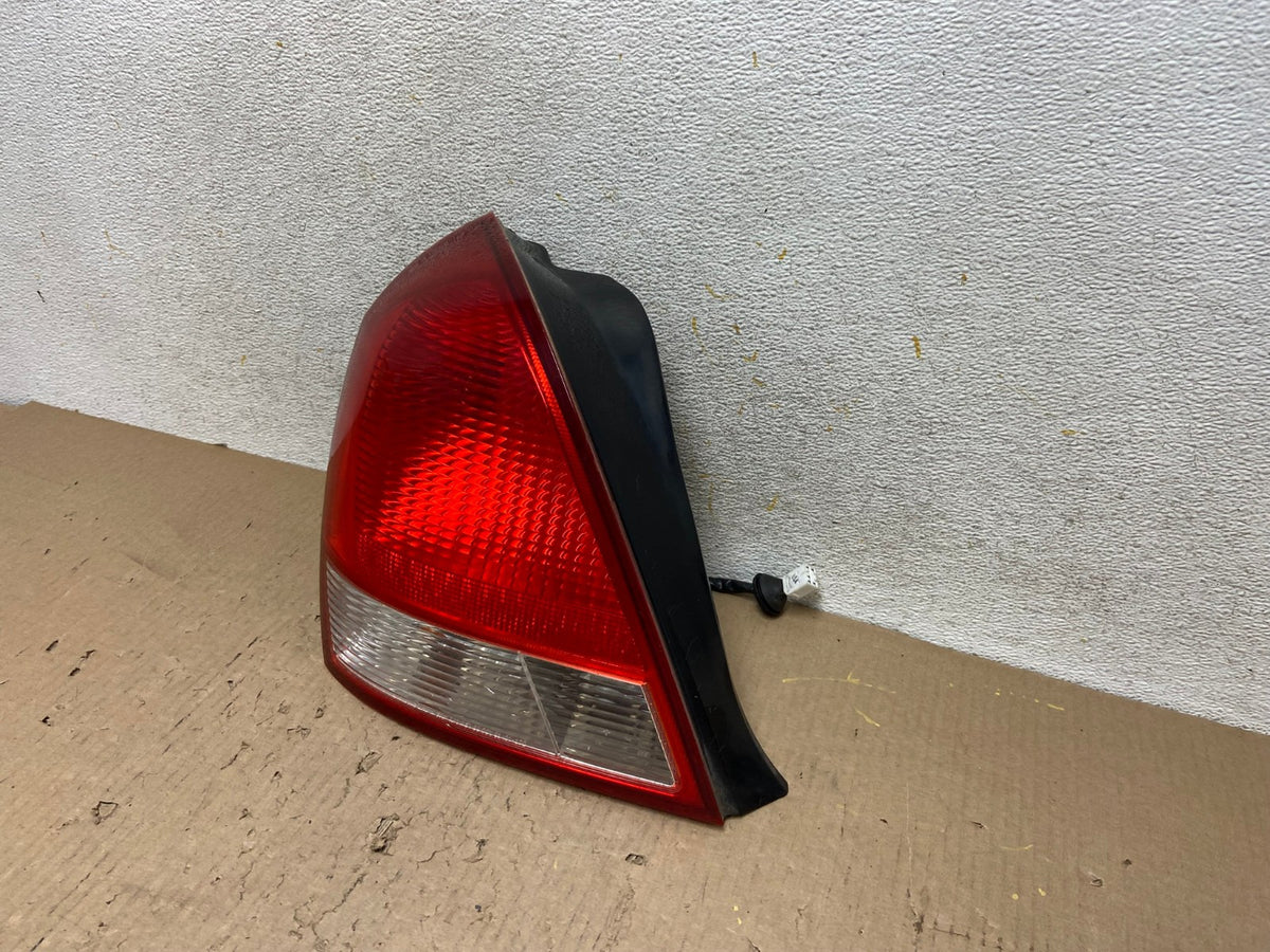 2001-2003 Sedan Hyundai Elantra Left Driver Lh Side Tail Light AH5989 LK2