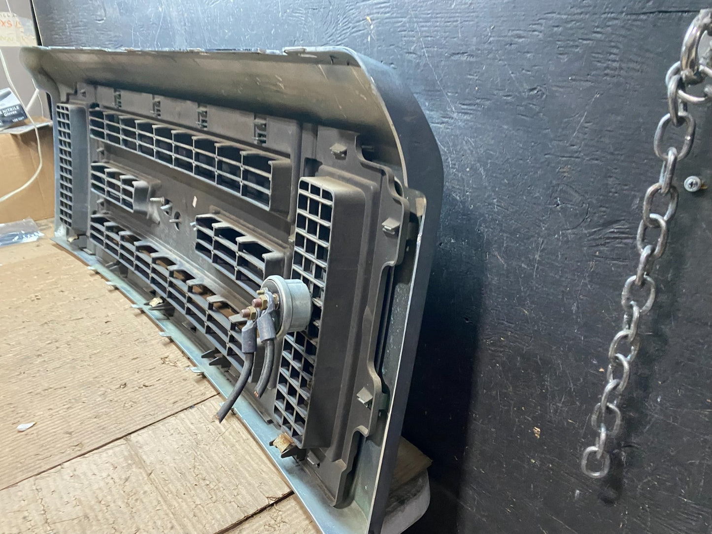 2008 to 2014 Ford Econoline E150 E250 Front Upper Chrome Grill Grille X0157 DG6