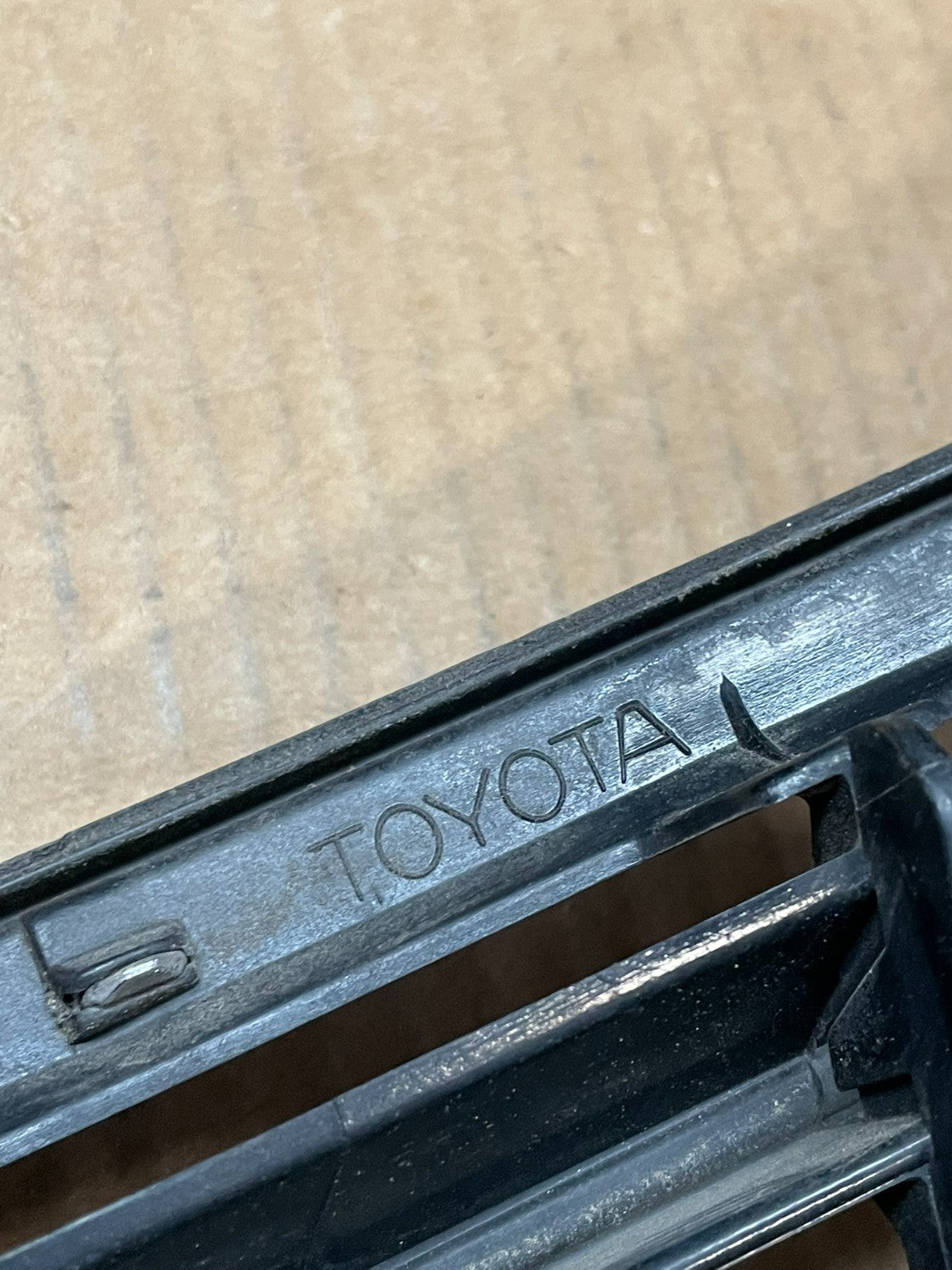 2004 Lexus ES330 Front Upper Grill Grille OEM  AA9123 DG9