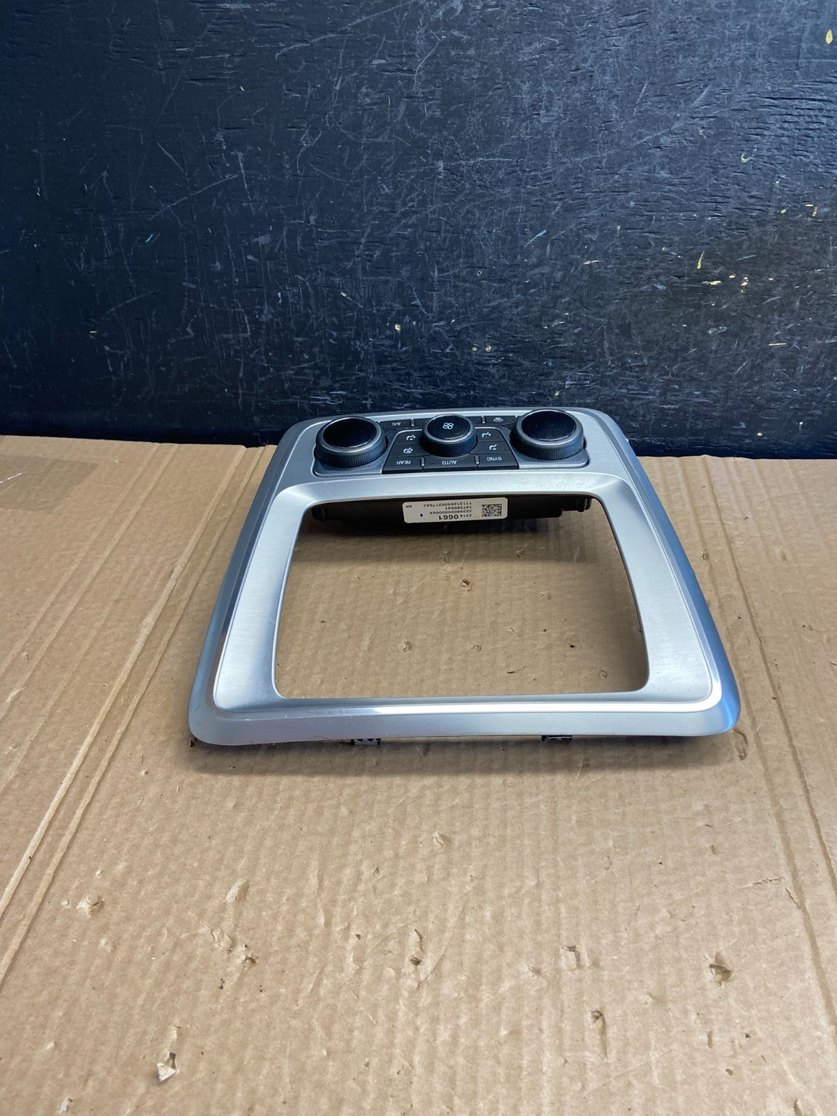 2013 - 2016 GMC Acadia A/C Heater Climate Control Radio Panel Bezel OE AF6171 DG3