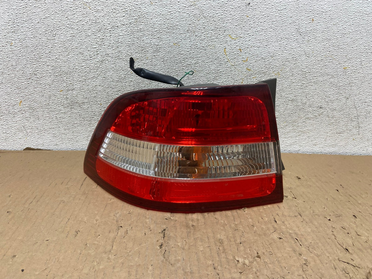 2000 2001 Lexus ES300 Outer Left Driver Lh Side Tail Light AH2887 LK0