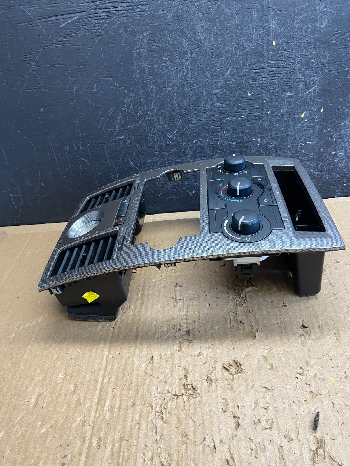 2005 to 2007 Chrysler 300 Dash Heater A/C Climate Control Radio Panel AD6973 DG4