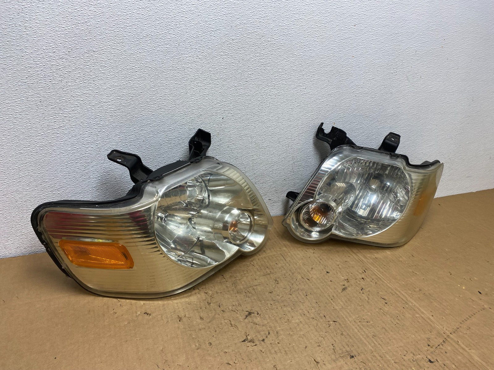 2006 2007 2008 2009 2010 Ford Explorer Left+Right Set Headlights AC8324 DW2