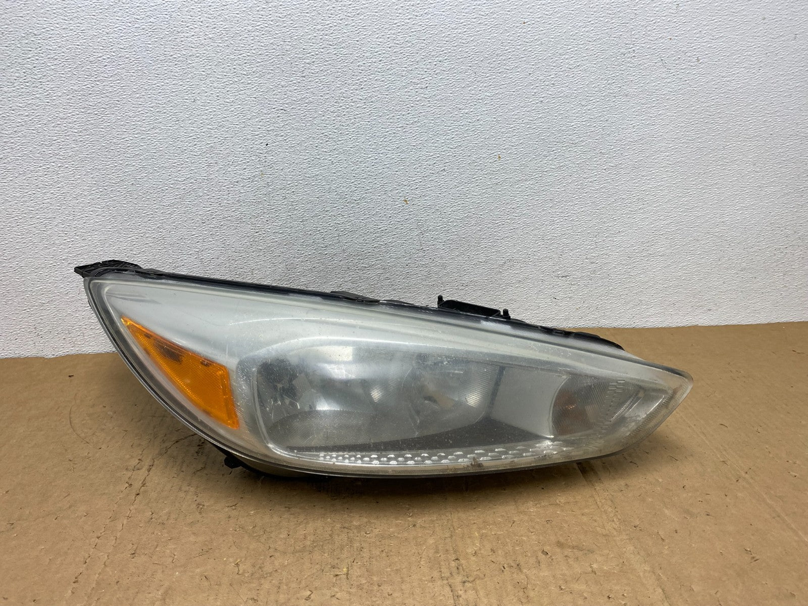 2015-2017 Ford Focus Right Passenger Rh Side Halogen Headlight AD0628 DW0