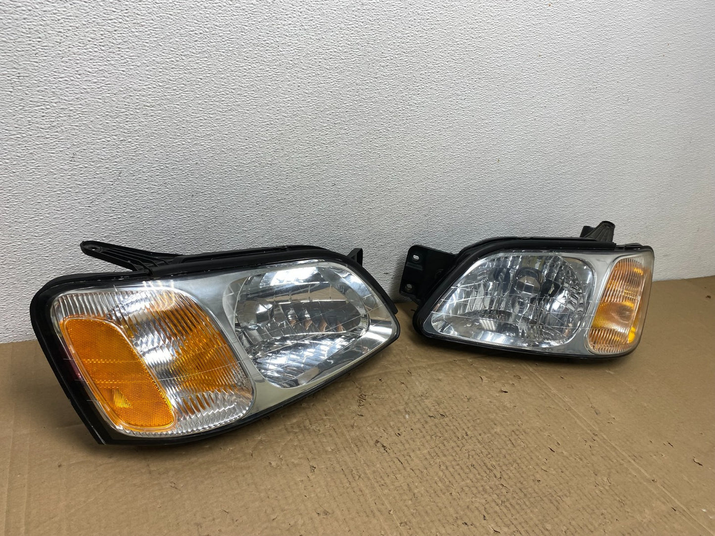 2000 to 2004 Subaru Legacy Left+Right Set Headlights Aftermarket AC3914 DG2