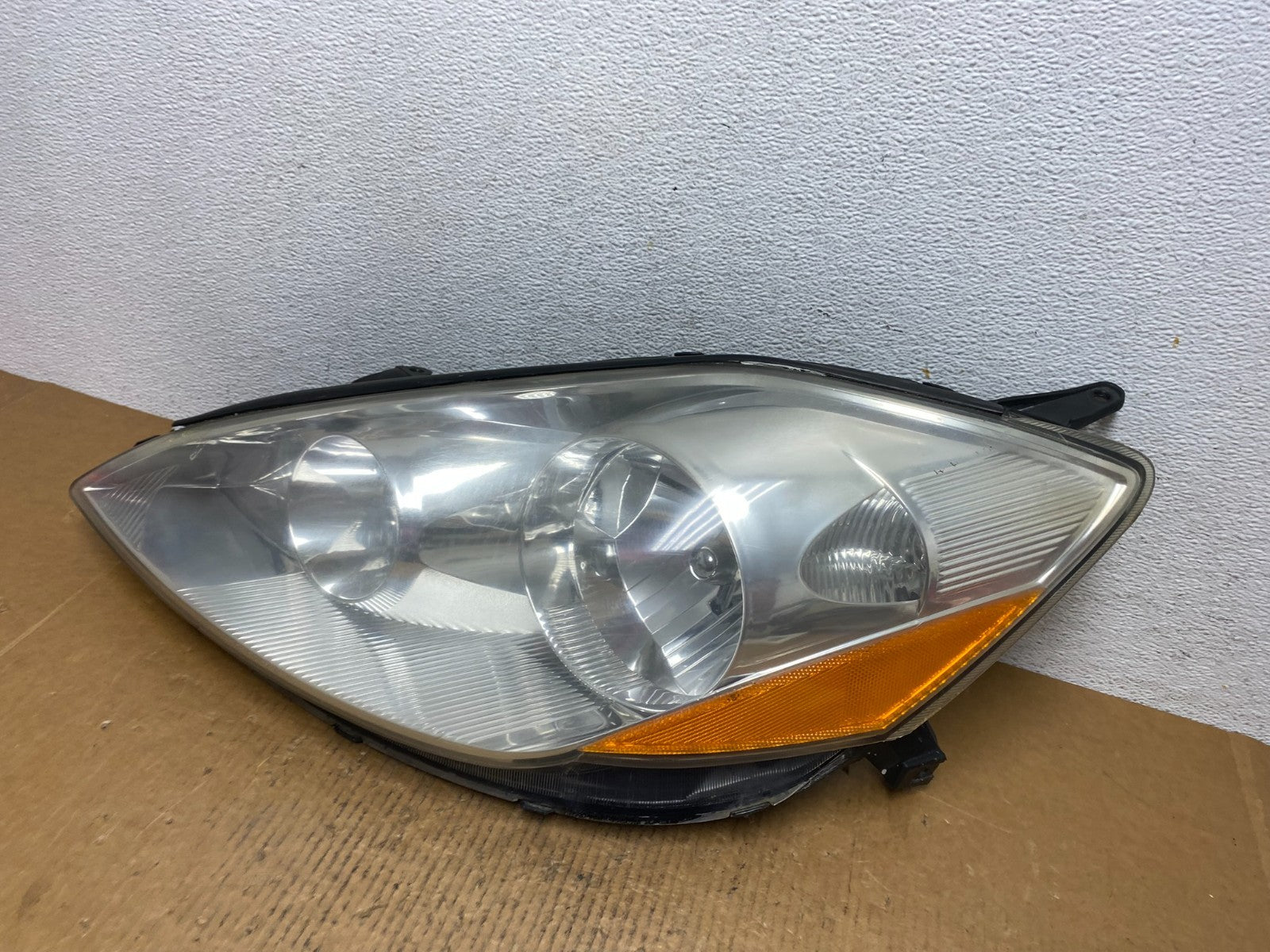 2006 to 2010 Toyota Sienna Left Driver Lh Side Headlight Halogen AE0633 DW1