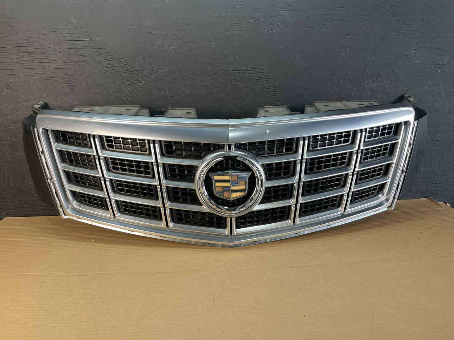 2013 2014 2015 Cadillac XTS Front Upper Grill Grille AE8597 DG0