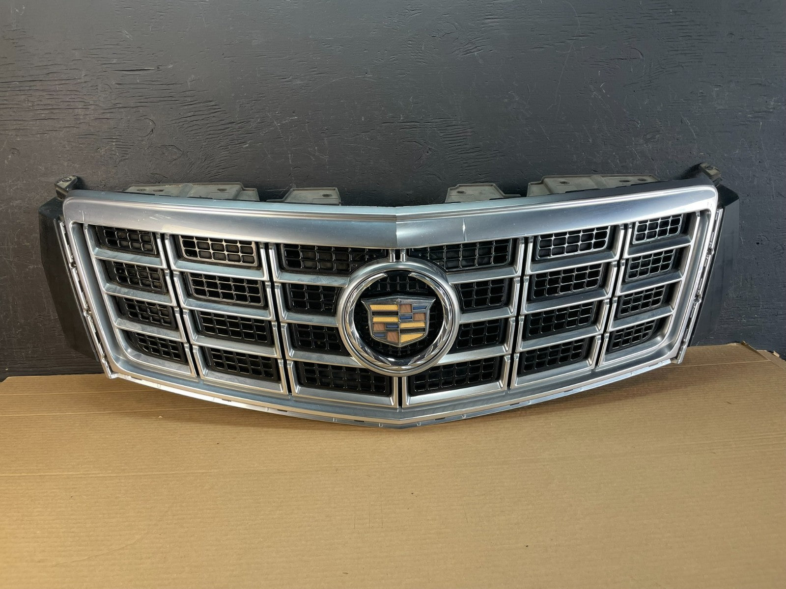 2013 2014 2015 Cadillac XTS Front Upper Grill Grille AE8597 DG0
