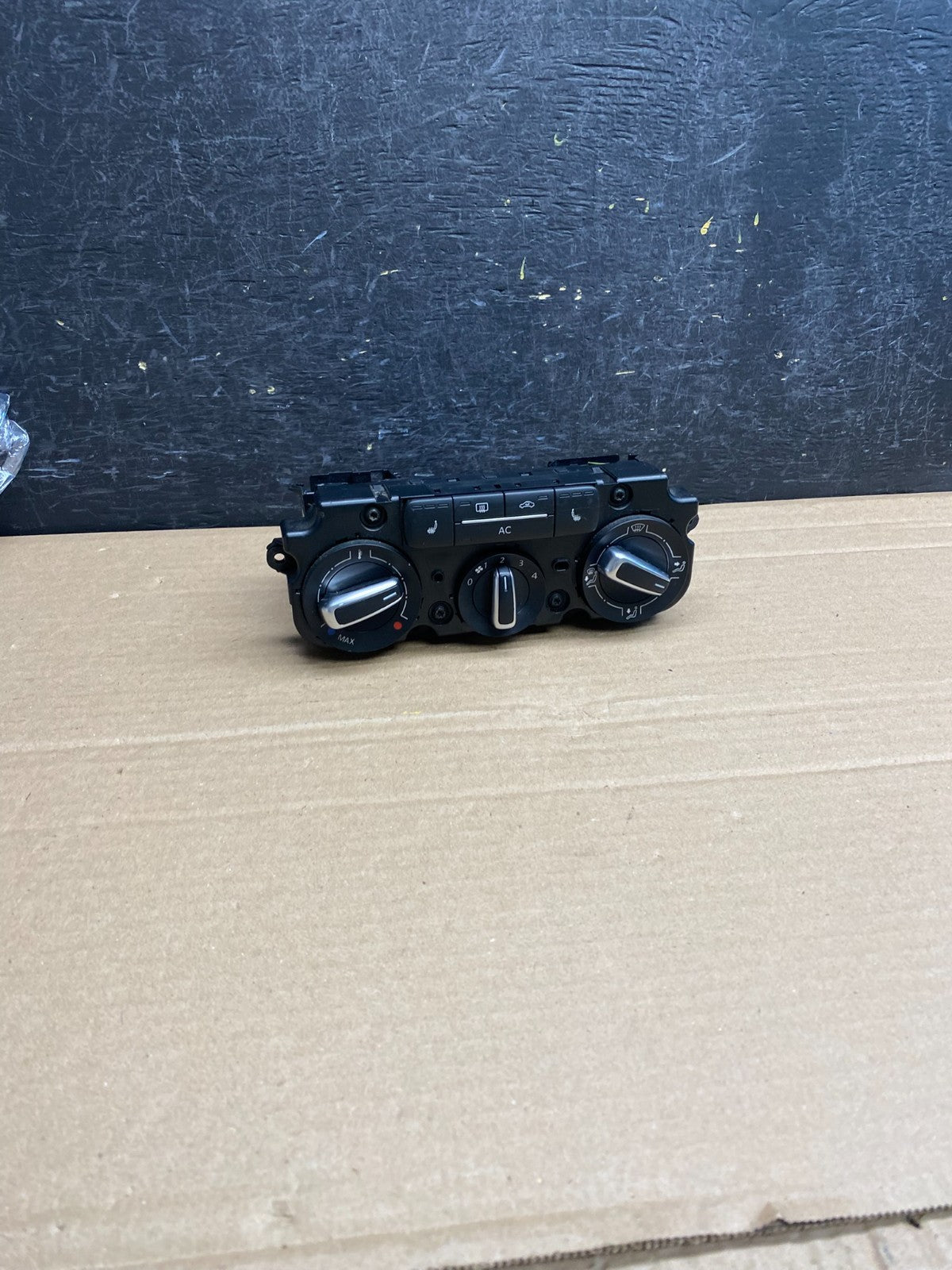 2011 - 2014 Volkswagen Jetta Center Climate Control Panel AC Heater AG0004 DG0