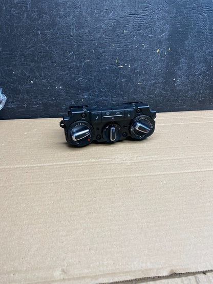 2011 - 2014 Volkswagen Jetta Center Climate Control Panel AC Heater AG0004 DG0
