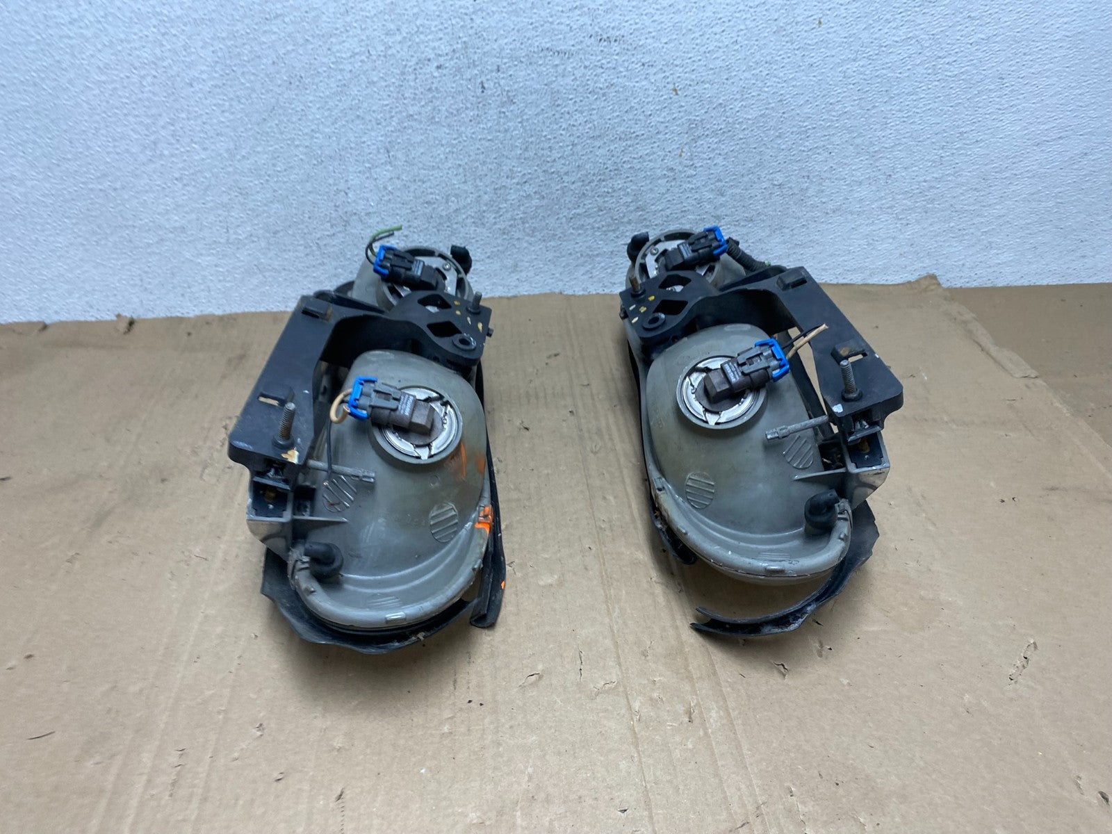 1998 to 2002 Chevrolet Camaro Pair Left and Right Headlights AE9157 DW9