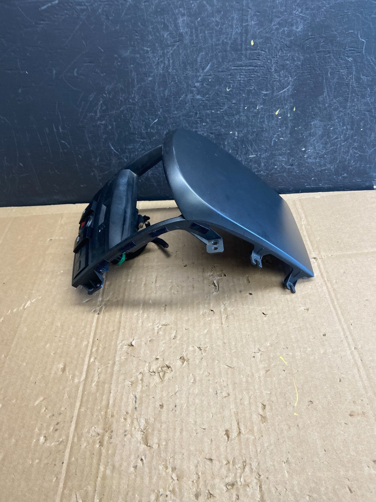 2003-2006 Kia Sorento Front Dash Radio Wiper Defrost Bezel Trim ad2245 DG2