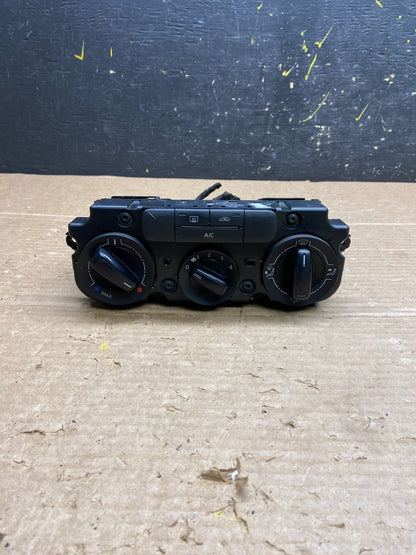 2011 - 2014 Volkswagen  Jetta Center Climate Control Panel AC Heater W1701 DG0
