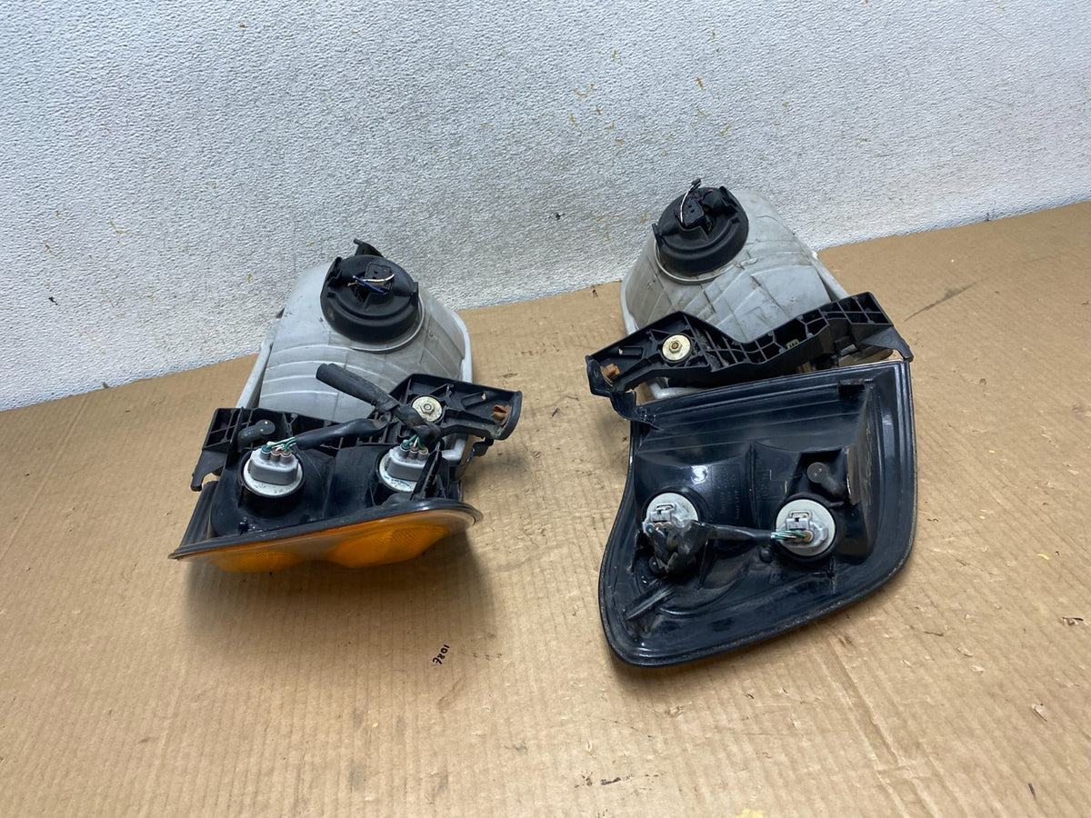 2001-2004 Toyota Sequoia Left+Right Side Halogen Headlights AI7926 DW12