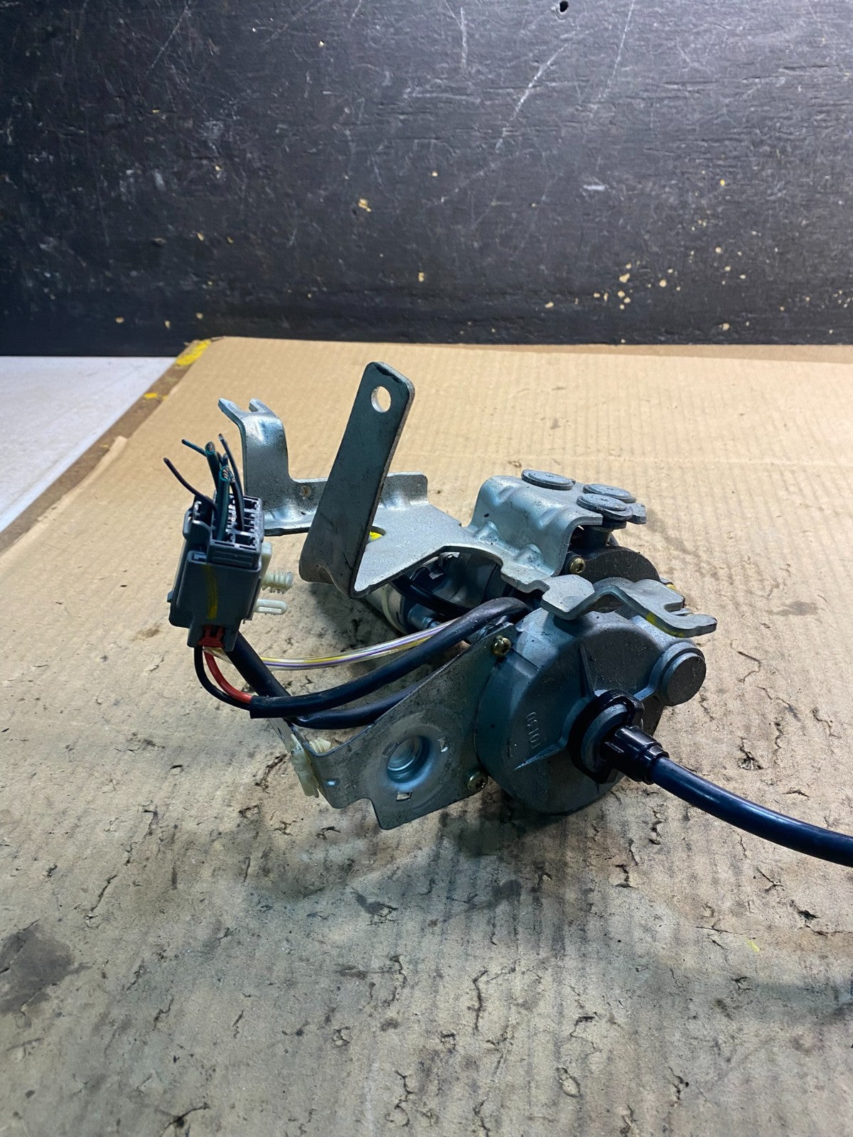 2009 to 2014 Ford Expedition Navigator Rear Windshield Wiper Motor z5032 DG1