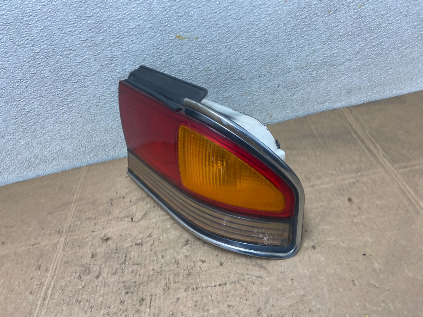 1992 to 1993 Mitsubishi Galant Right Passenger RH Side Tail Light y6841 DG1