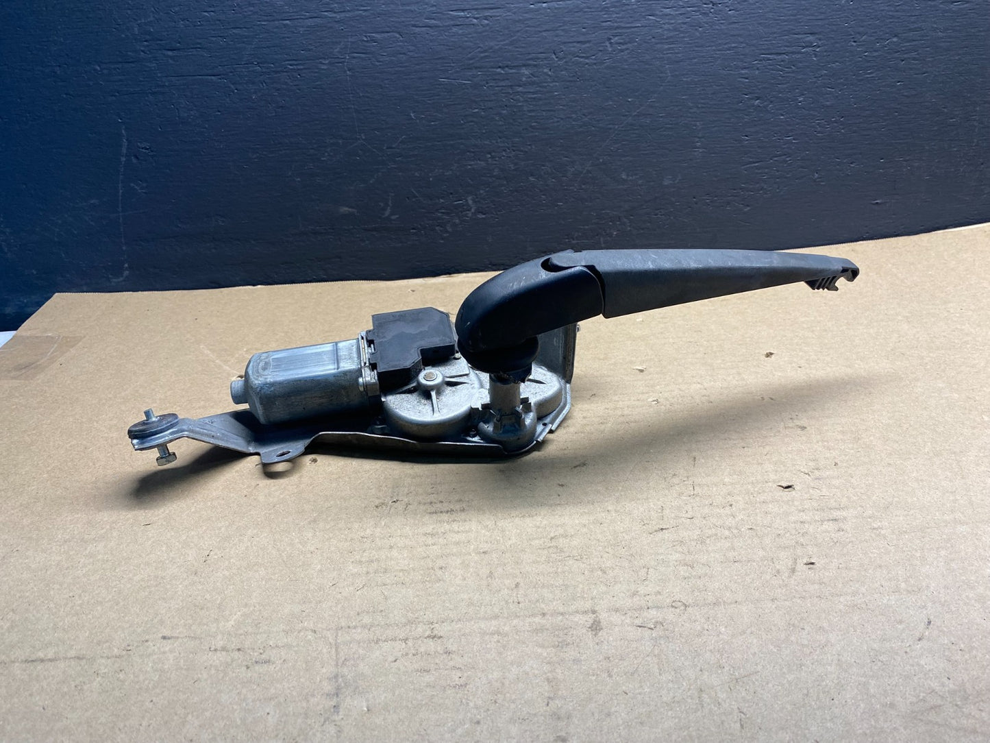 2006 to 2011 Toyota Rav4 Rear Wiper Windshield Motor OEM ab7187 DG3