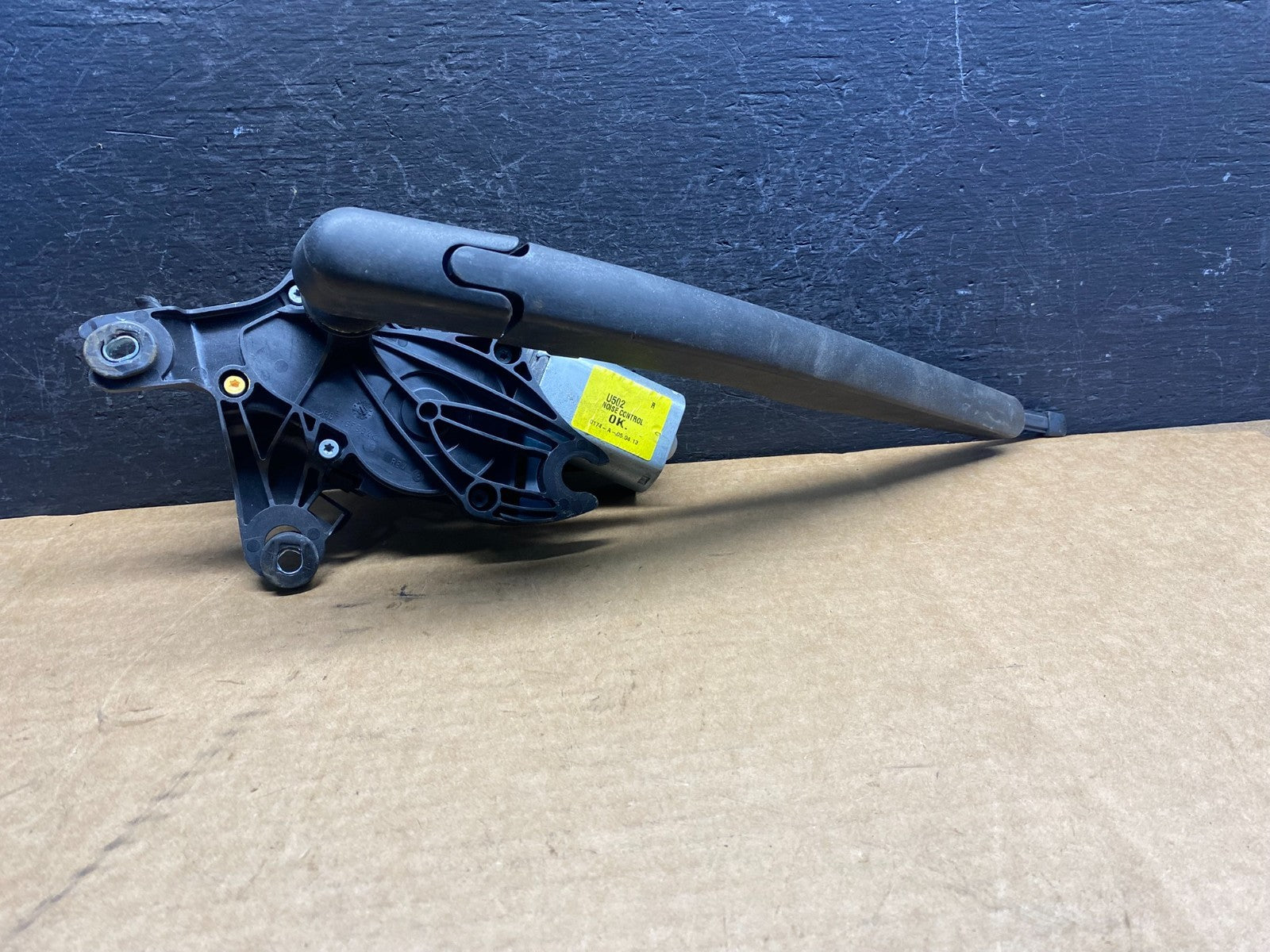 2011 to 2019 Ford Explorer Rear Windshield Wiper Motor AD7527 -DG0