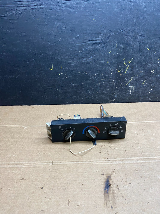 2001 - 2007 GMC Chevrolet Express 1500 Climate Control A/C W6509 PS0