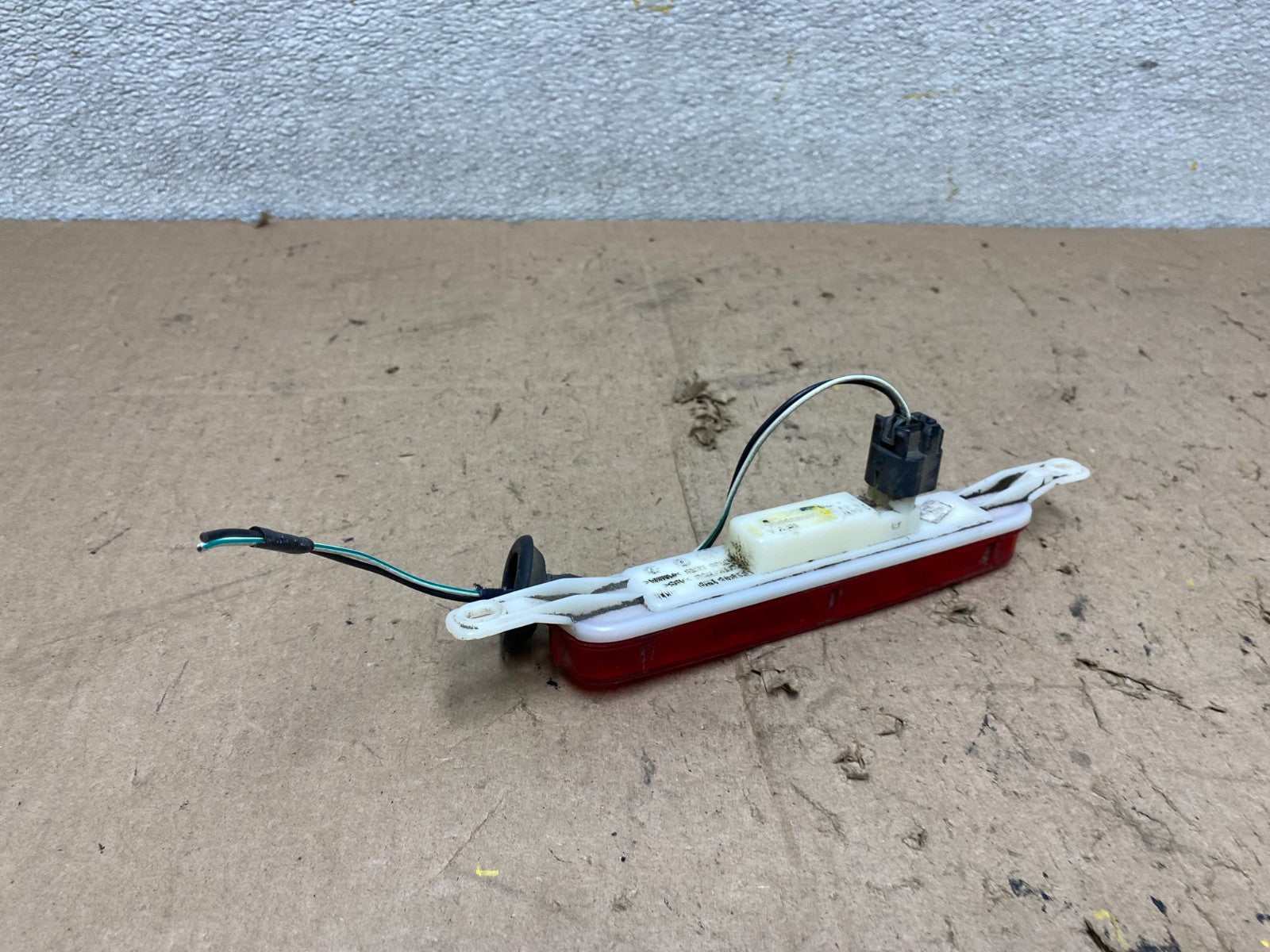 2008-2019 Chrysler Dodge Grand Caravan Stop 3rd Brake Tail light High W2945 DG4
