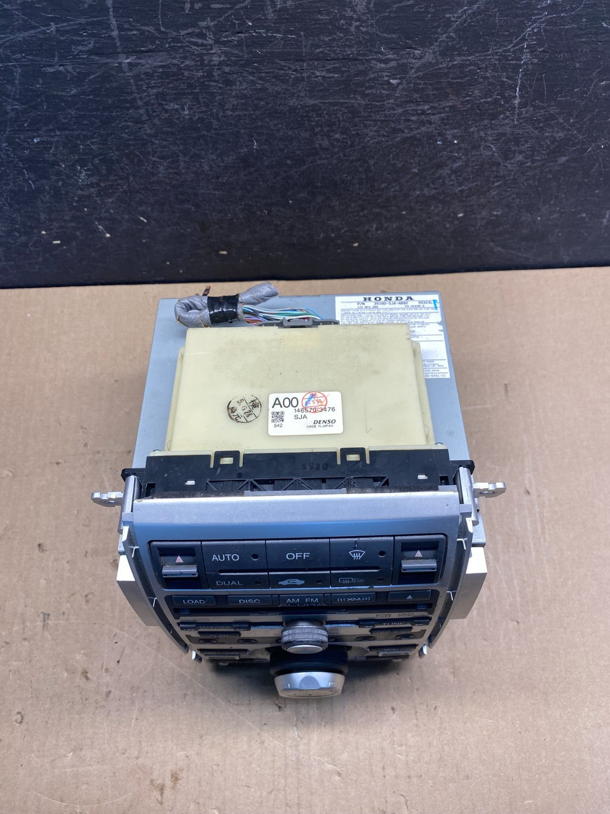 2005 to 2008 Acura RL Radio Stereo 6 CD Player Climate Control Pan AG5993 DG3