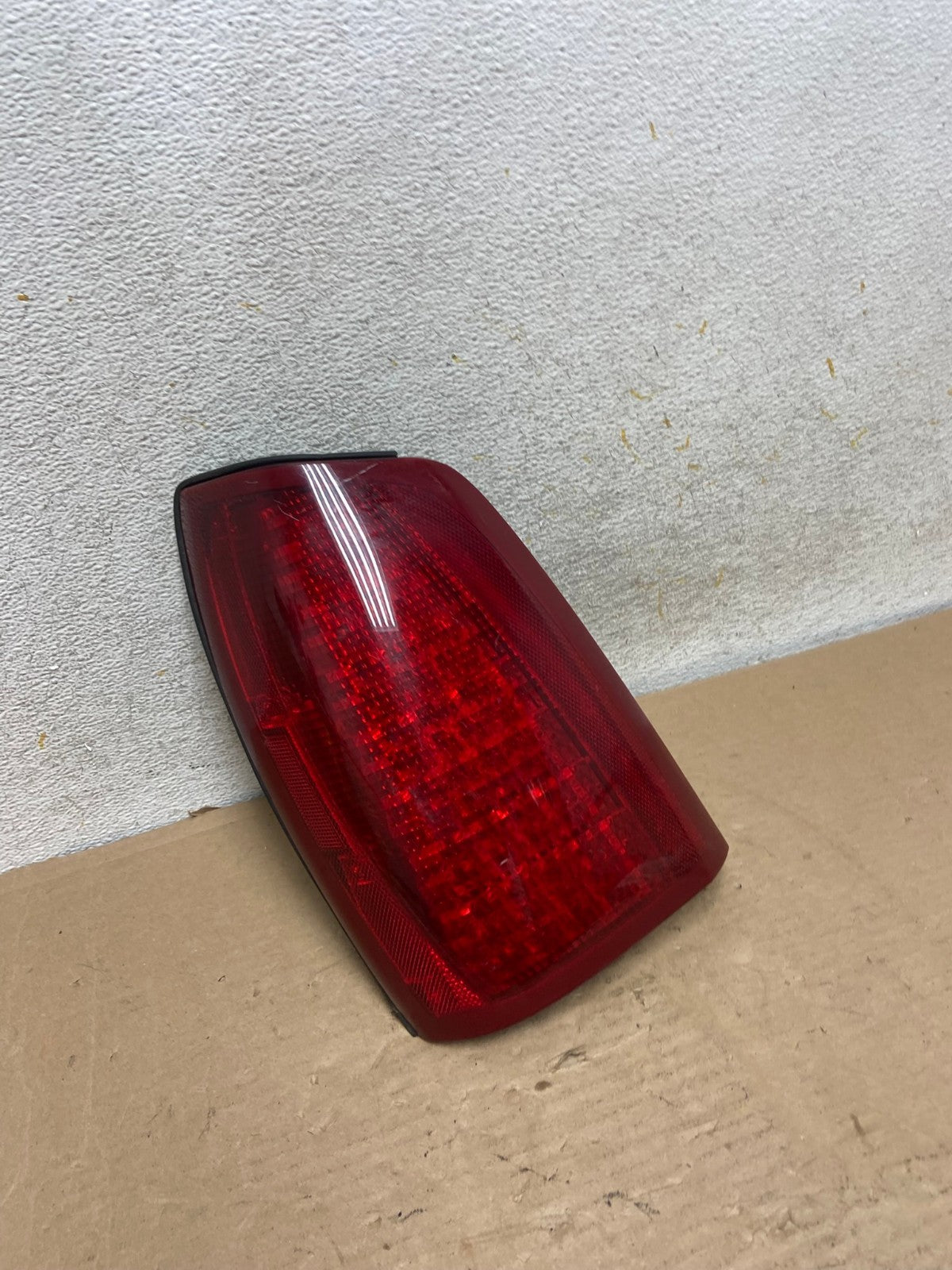 2000 to 2005 Cadillac Deville Left Driver Lh Side Tail Light AH9490 LK2