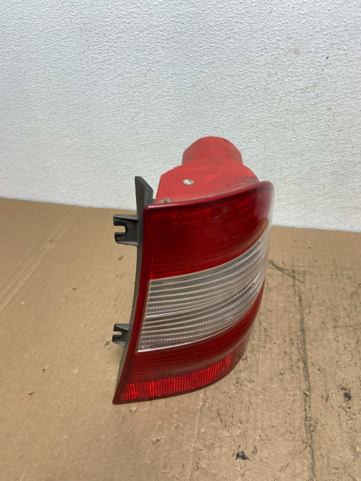 2002-2005 Mercedes ML 350 Ml-Class Right Passenger Rh Side Tail Light AC7349 DW2