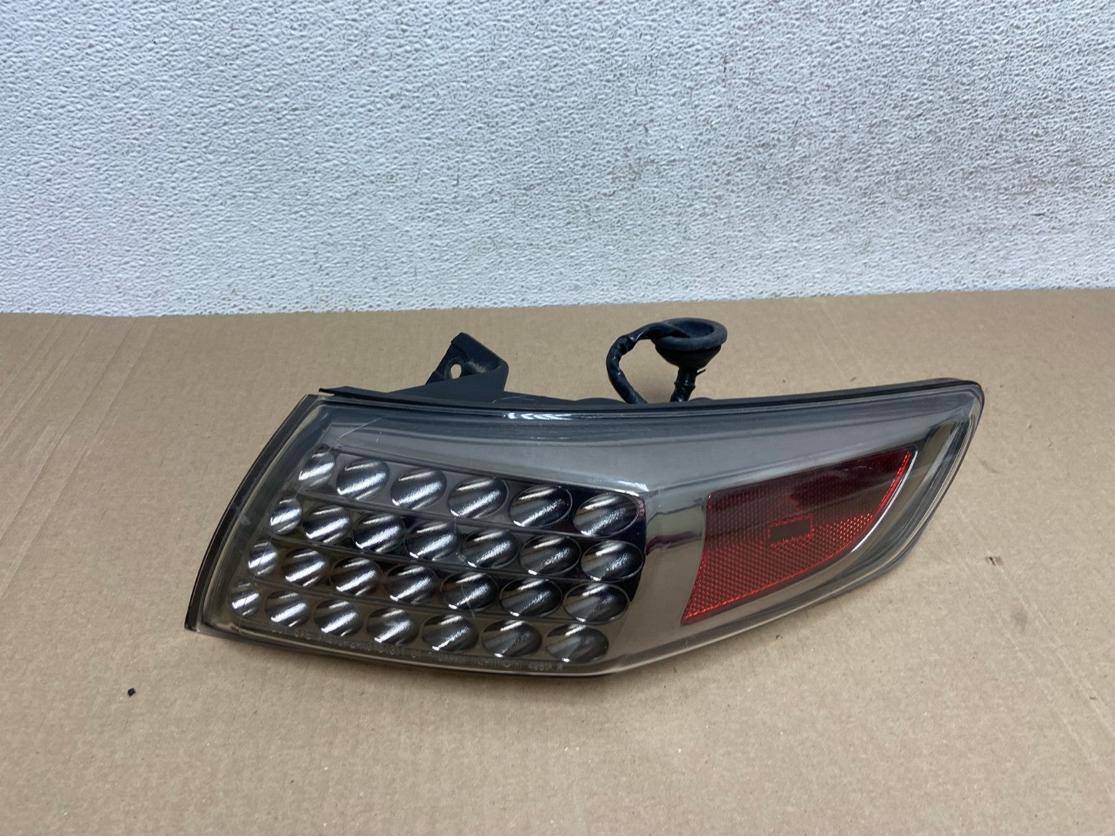 2006 2007 2008 Infiniti FX35 Right Passenger Smoked lens Tail Light AE94030
