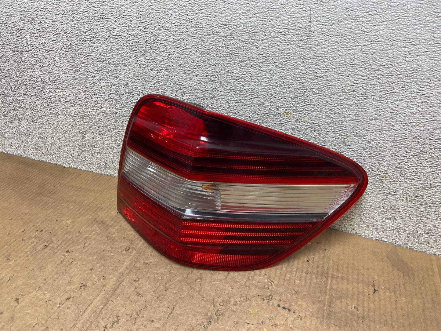 2009 to 2011 Mercedes ML350 ML-Class Right Passenger RH Tail Light AA8362 DW1