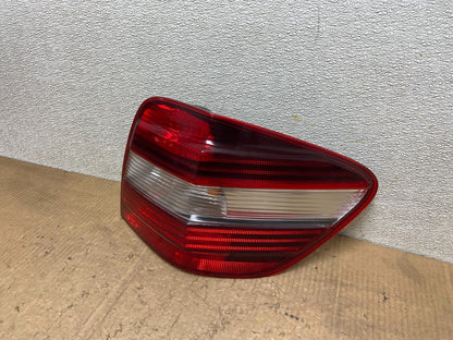2009 to 2011 Mercedes ML350 ML-Class Right Passenger RH Tail Light AA8362 DW1