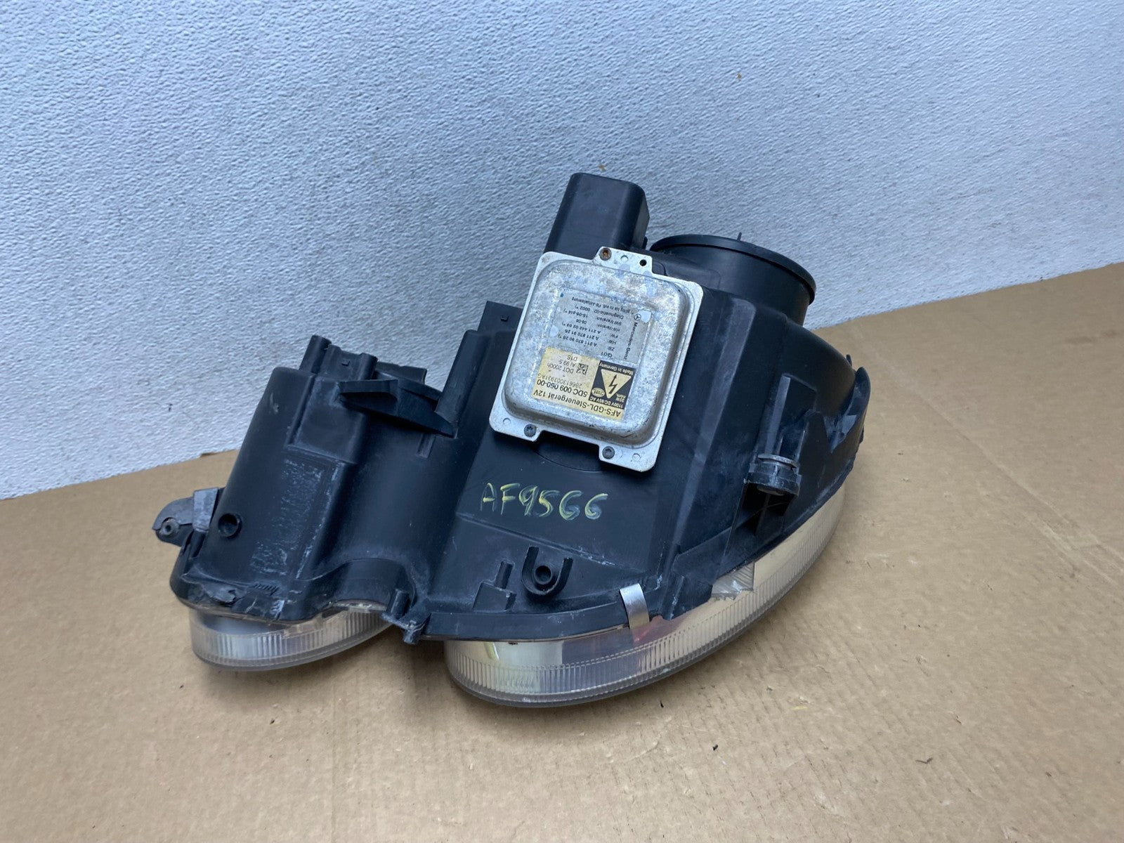 2007 2008 2009 Mercedes E Class Right Passenger RH Xenon Headlight AF9566 DW7