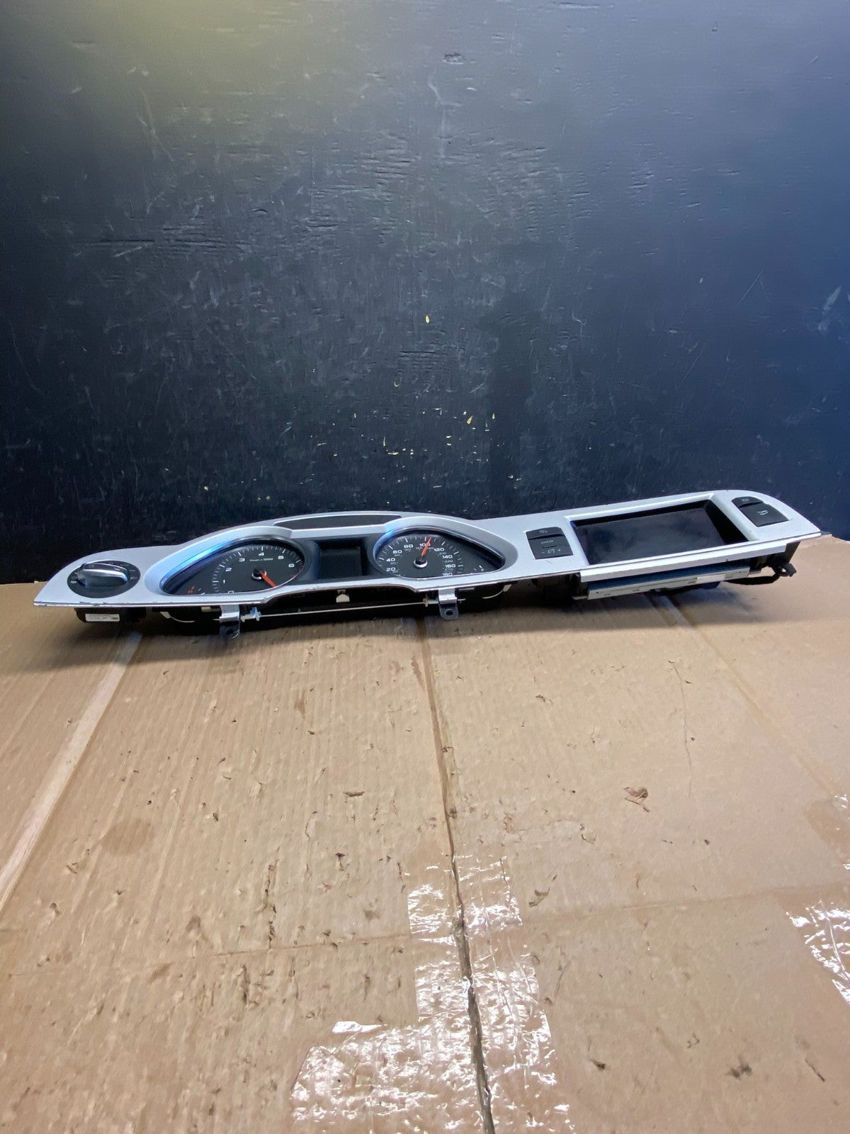 2009 - 2011 Audi A6 Speedometer Cluster Gauge W/Bezel Screen ai2753 DG1