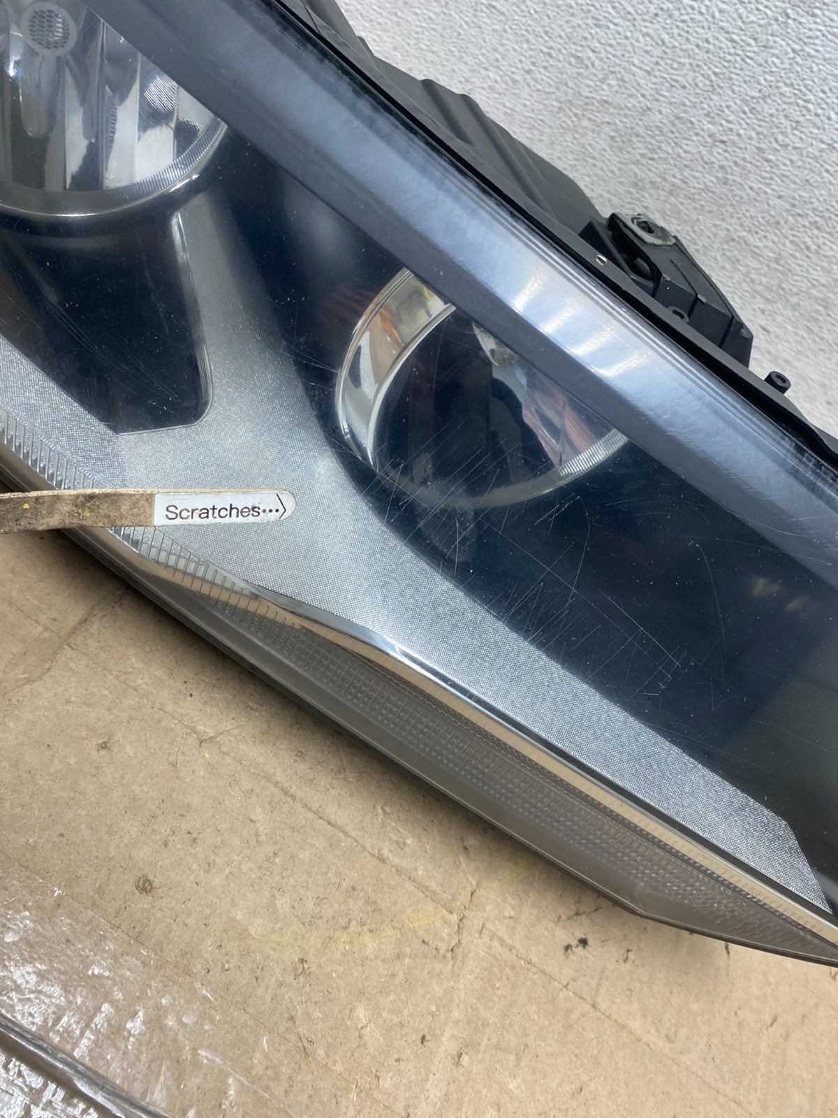 2012 to 2018 Volkswagen Tiguan Right Passenger RH Halogen Headlight AE6885 DW3