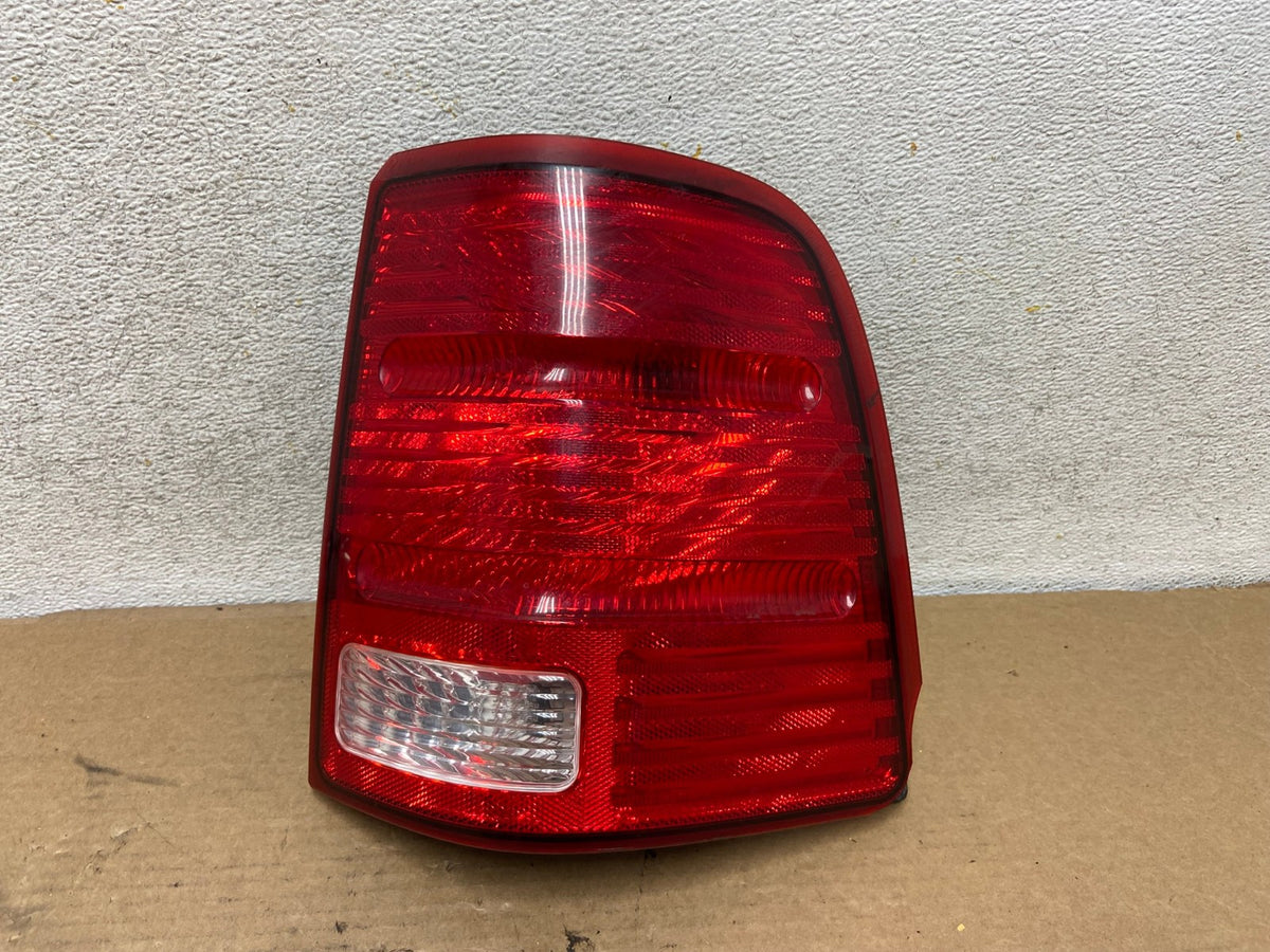 2002 to 2005 Ford Explorer Right Passenger Rh Side Tail light AH4243 LK0
