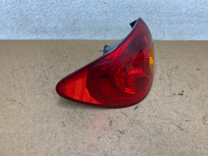 2003 to 2005 Toyota Corolla Left Driver Lh Side Tail Light S9404 DW2